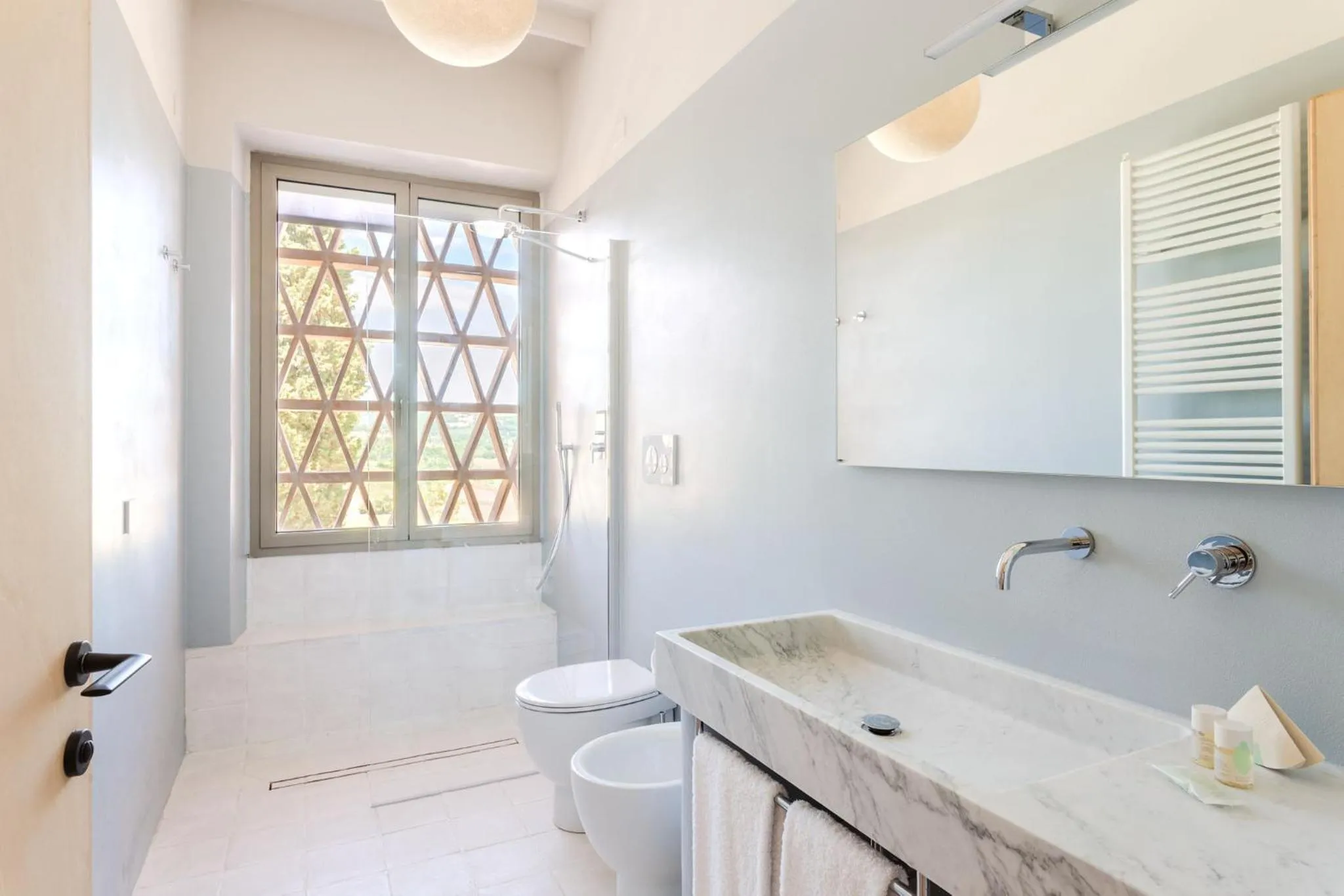 Bathroom in CUGUSI BnB