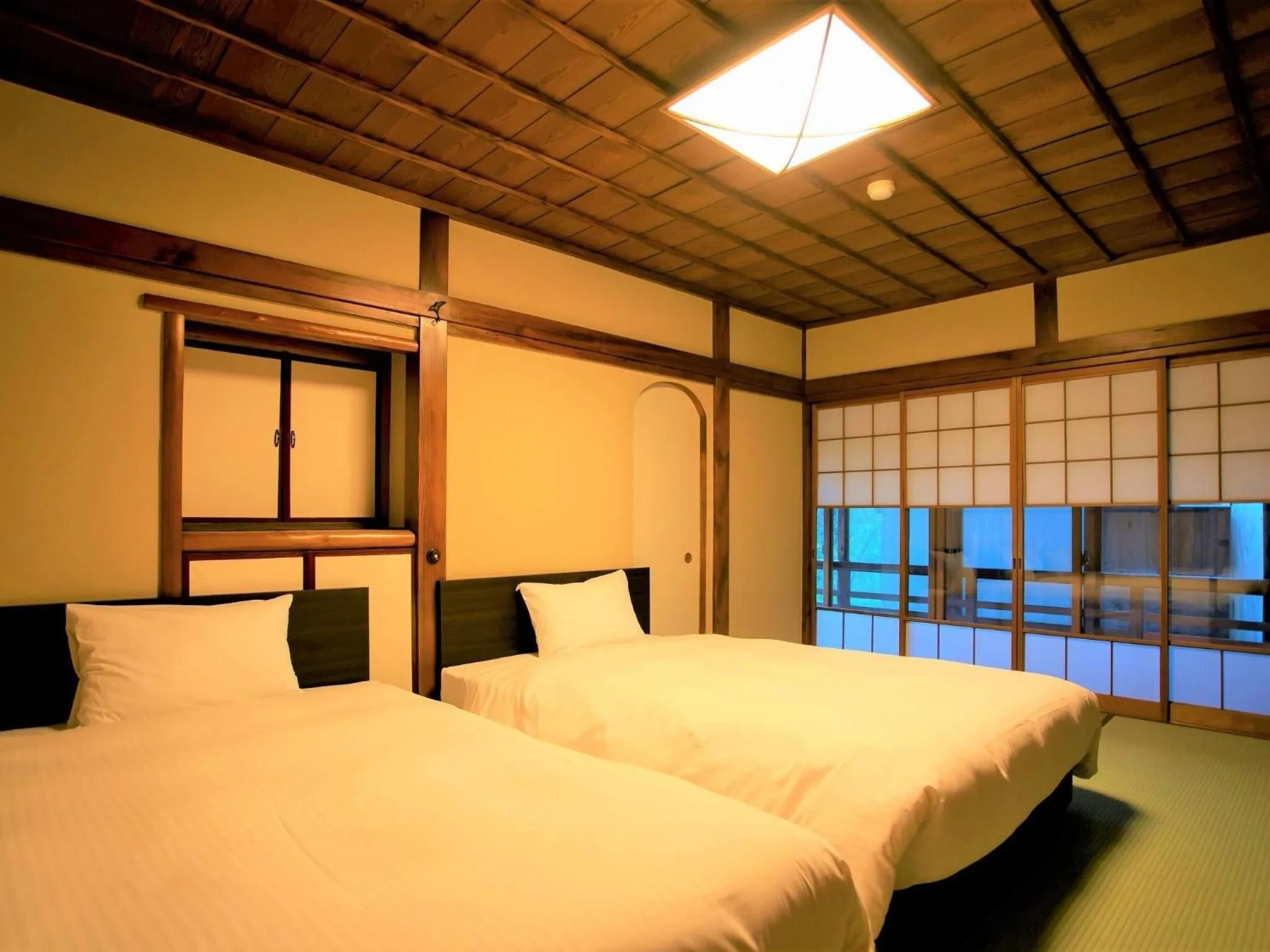 Photo of the whole room, Bed in Hakone Kowakien Mikawaya Ryokan