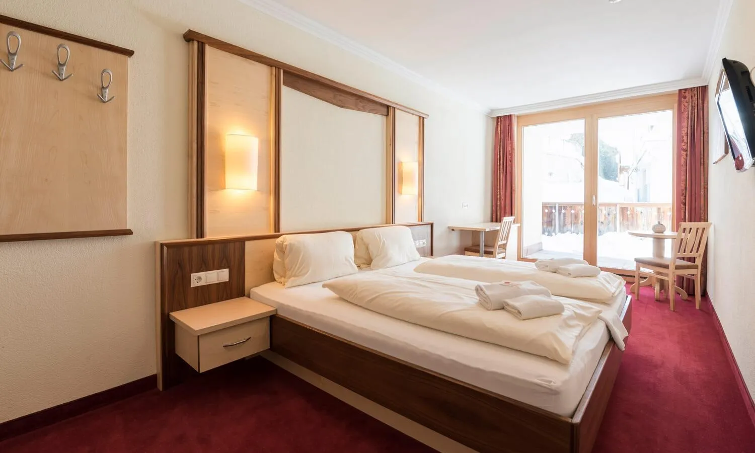 Photo of the whole room, Bed in Hotel Abendrot by Alpeffect Hotels