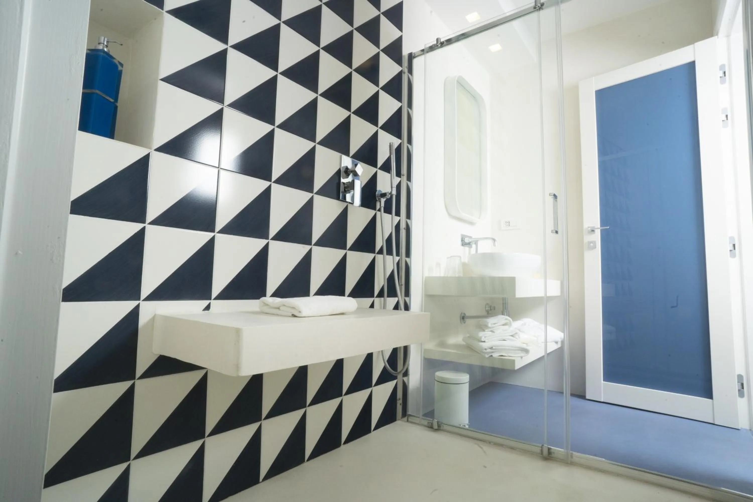 Shower in Villa Cettina Boutique Hotel