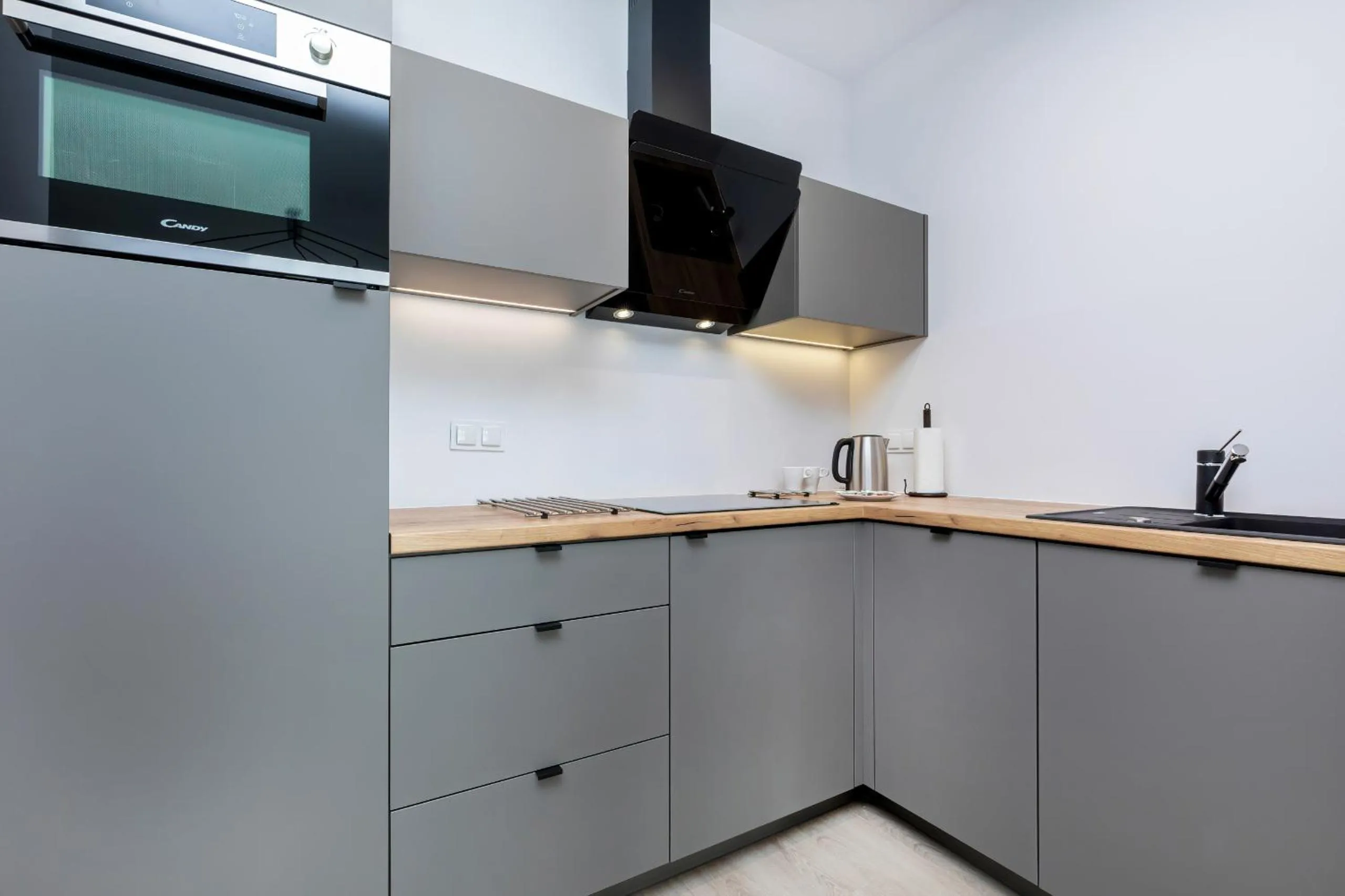 Kitchen or kitchenette in Modern City Center Apartments by Noclegi Renters