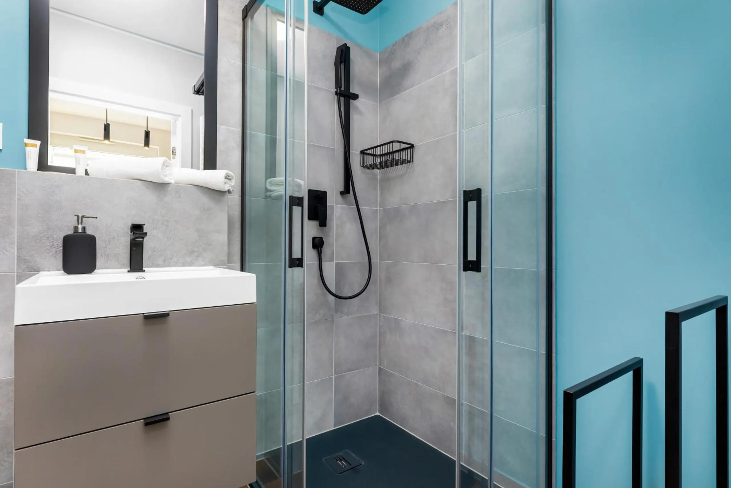 Bathroom in Modern City Center Apartments by Noclegi Renters