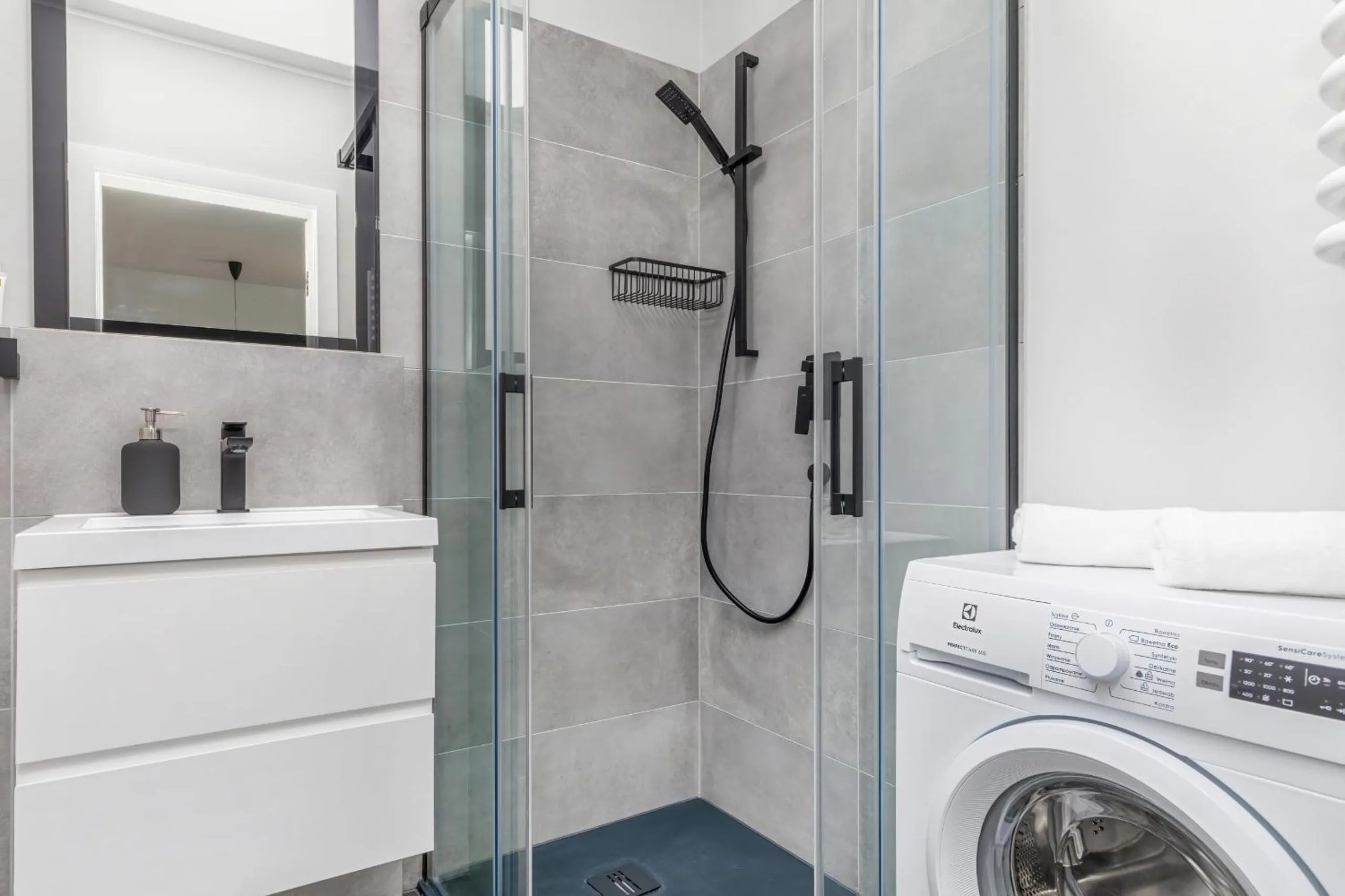 Bathroom in Modern City Center Apartments by Noclegi Renters