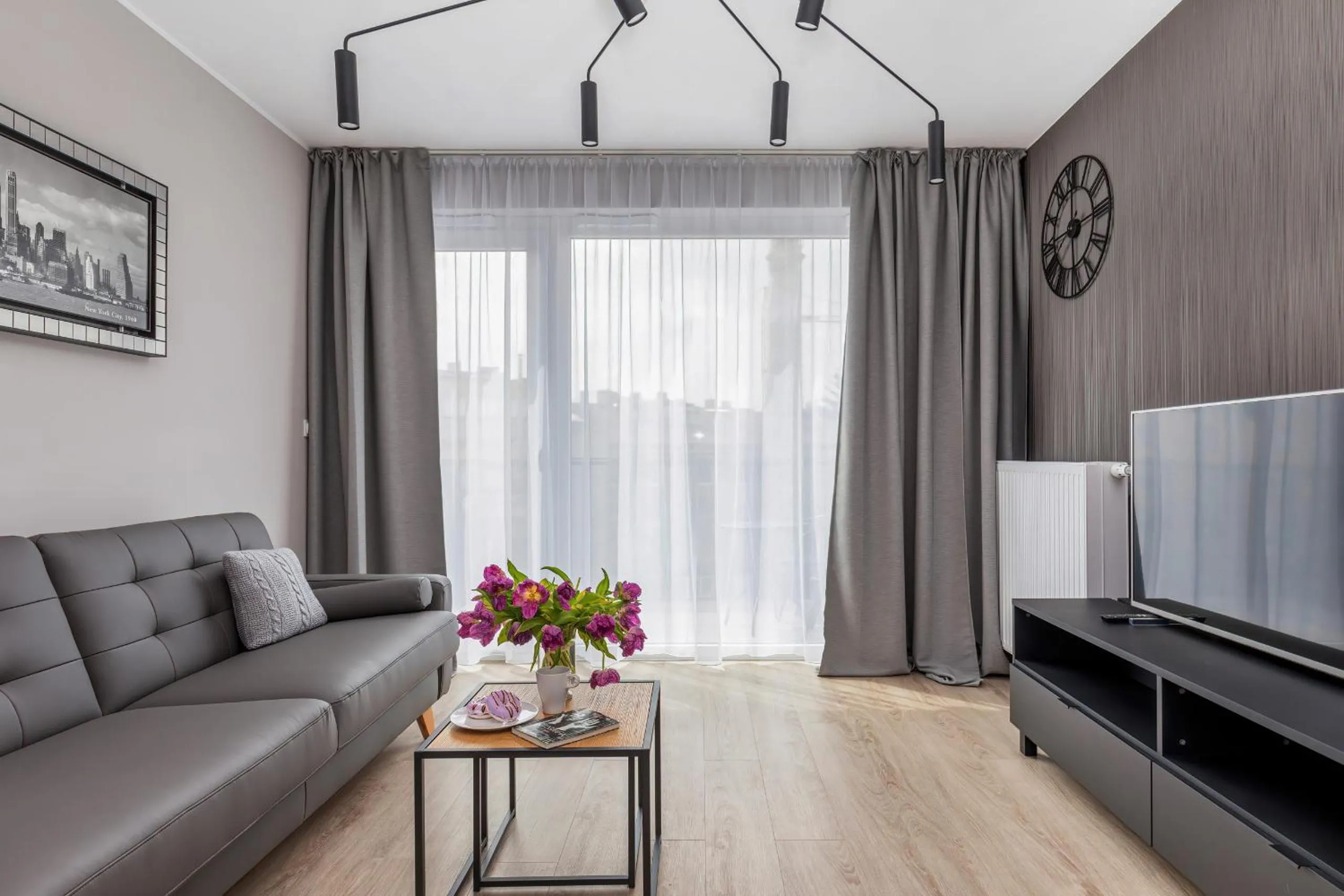 Living room in Modern City Center Apartments by Noclegi Renters