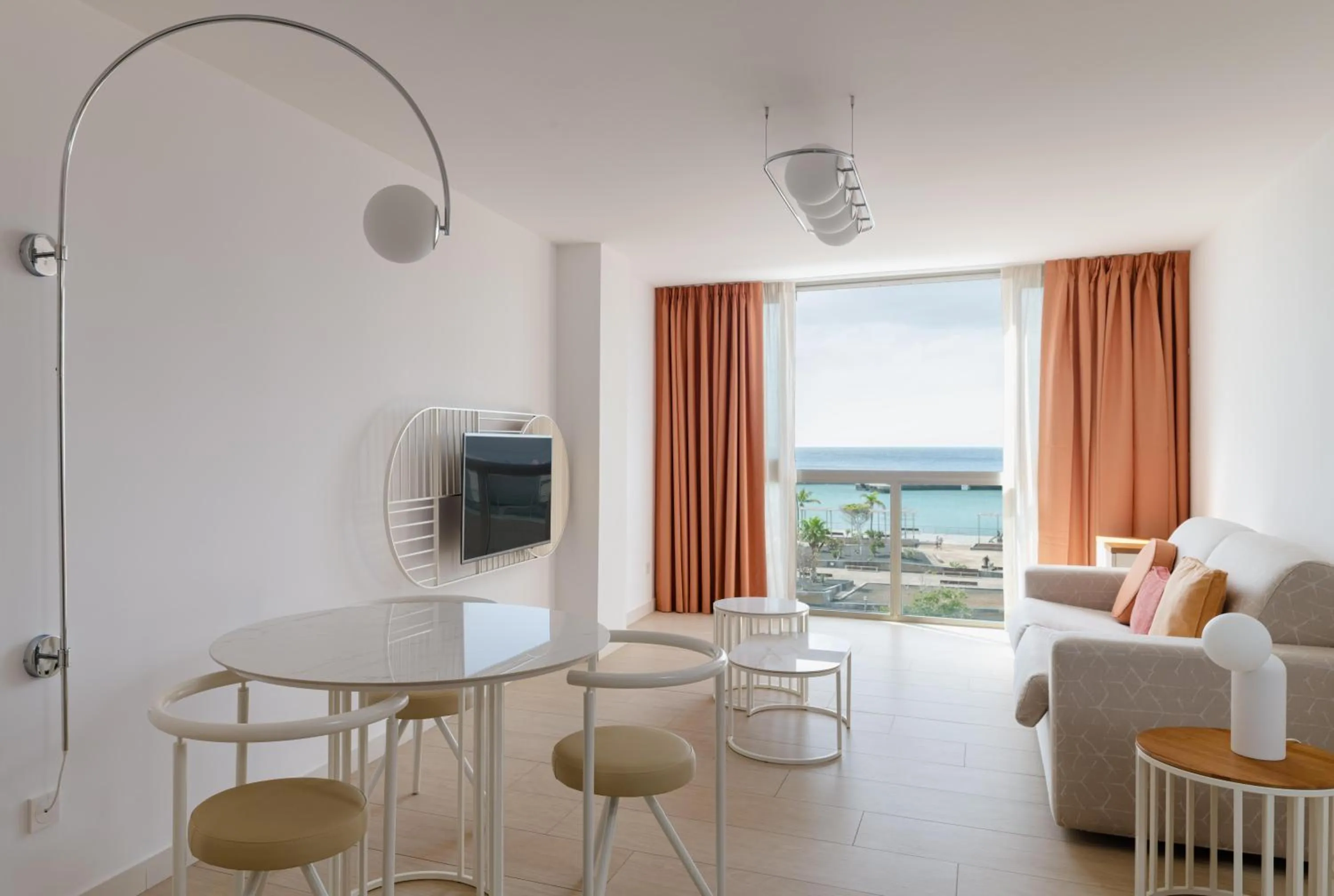 Photo of the whole room in Plus Fariones Habitat