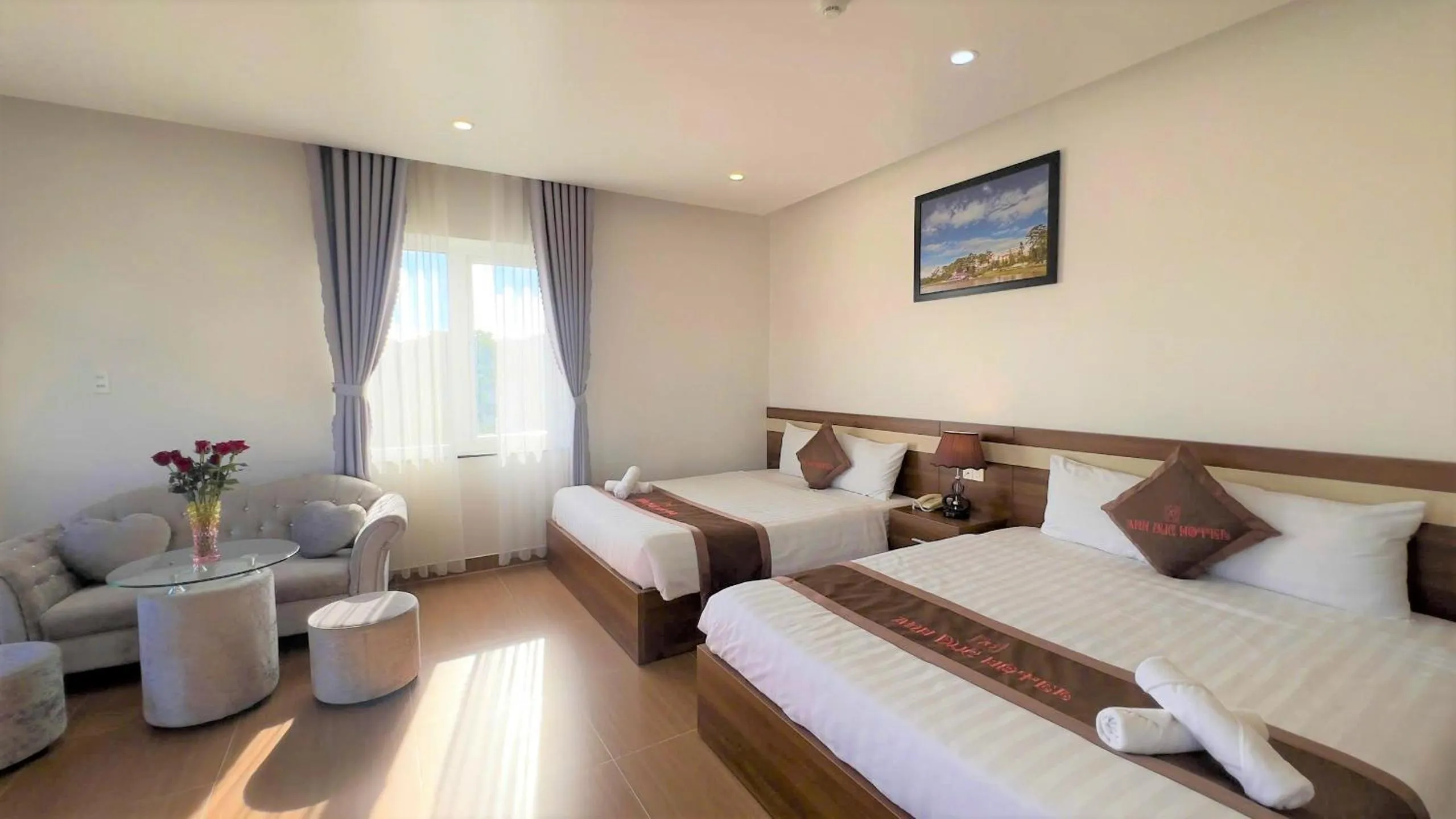 Living room, Bed in Anh Duc Hotel Da Lat
