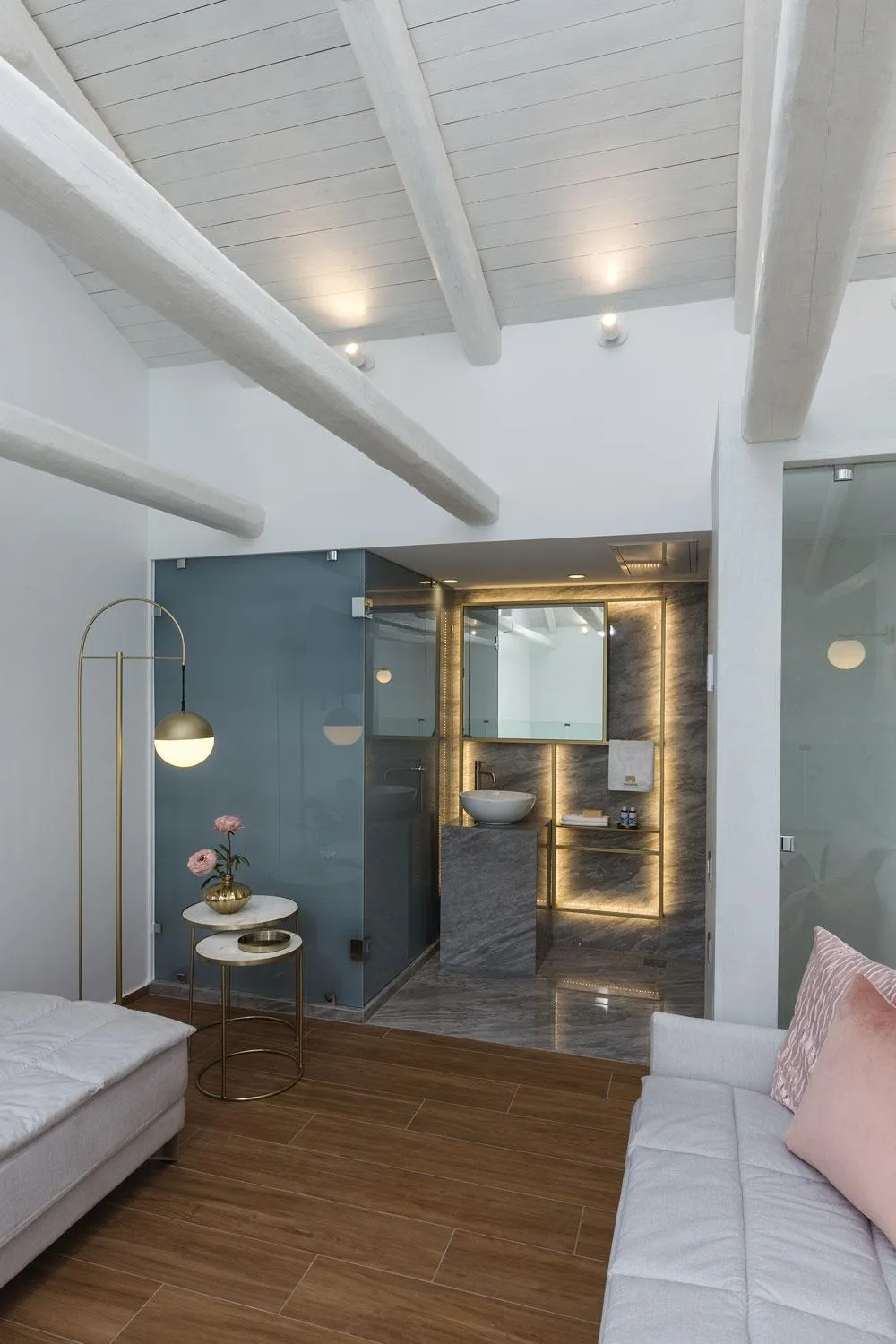 Bathroom, Bed in Mirabile Luxury Suites