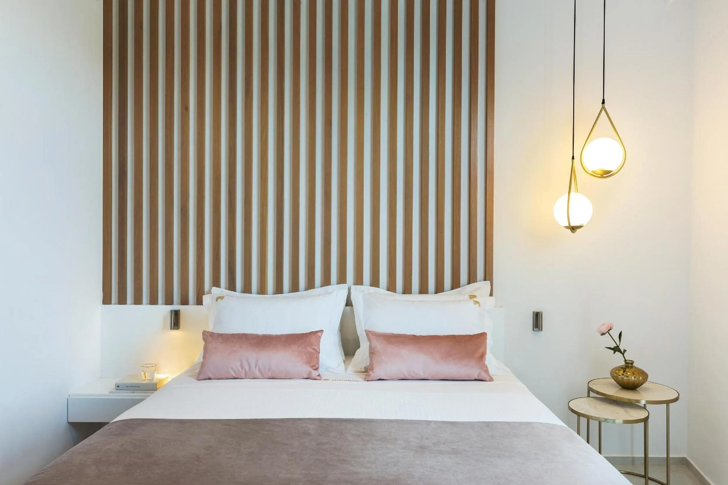 Bed in Mirabile Luxury Suites