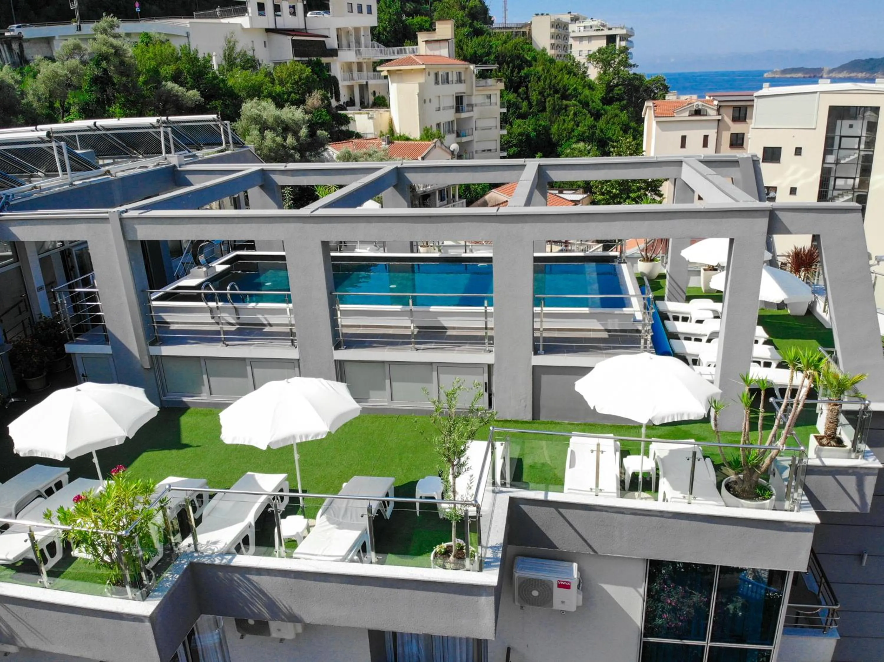 Swimming pool in Hotel La mer