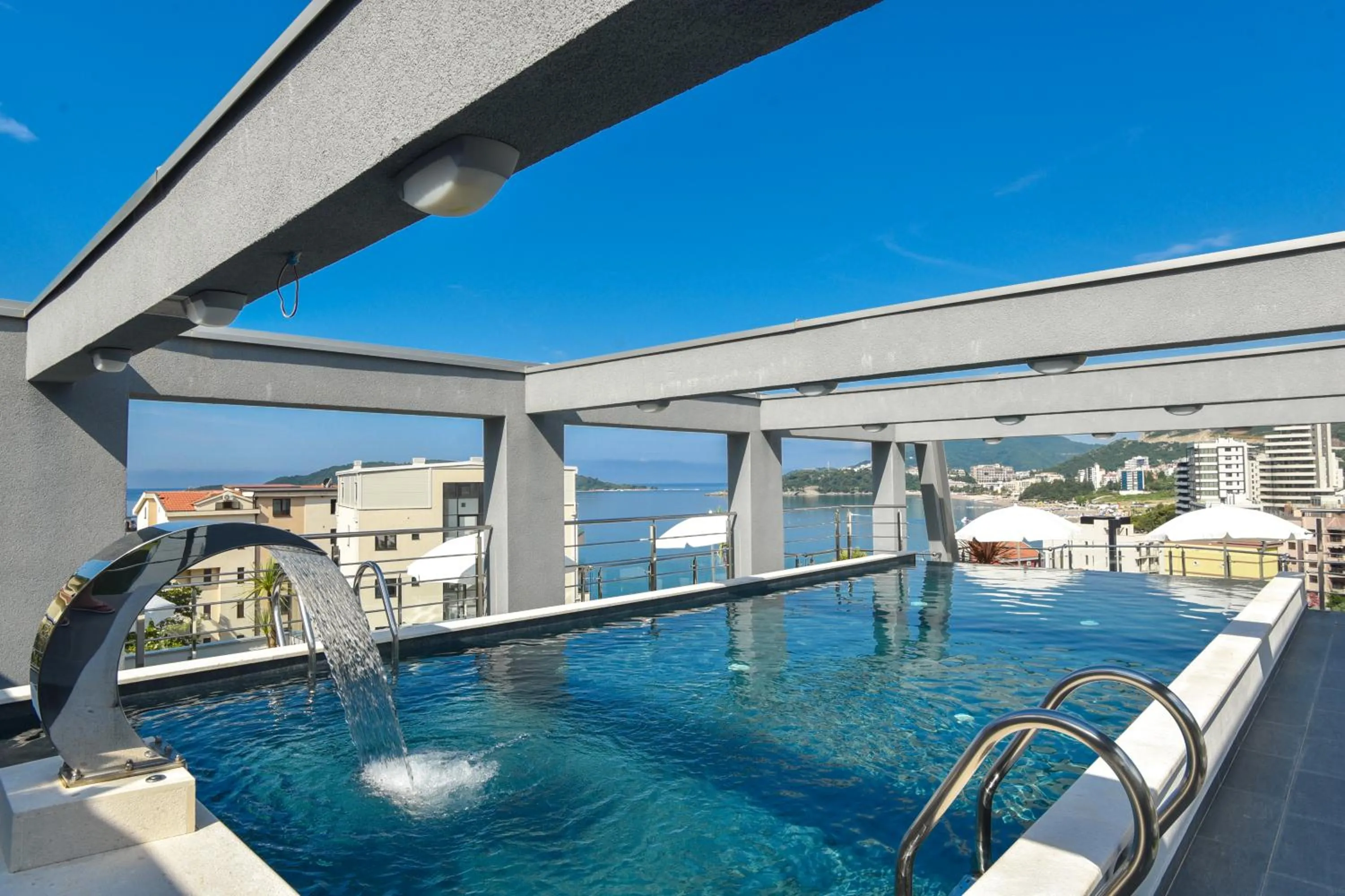 Swimming pool in Hotel La mer