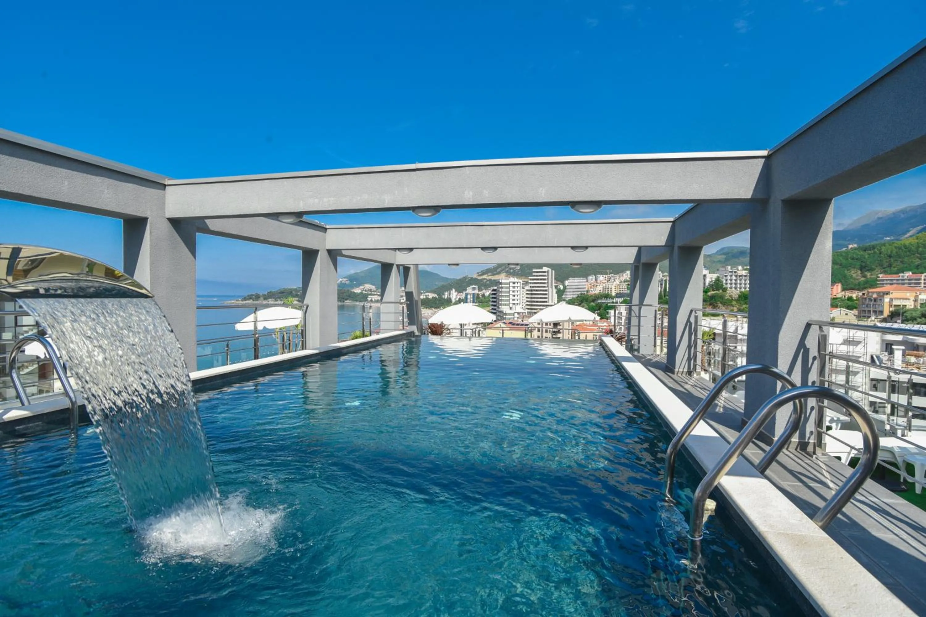 Swimming pool in Hotel La mer