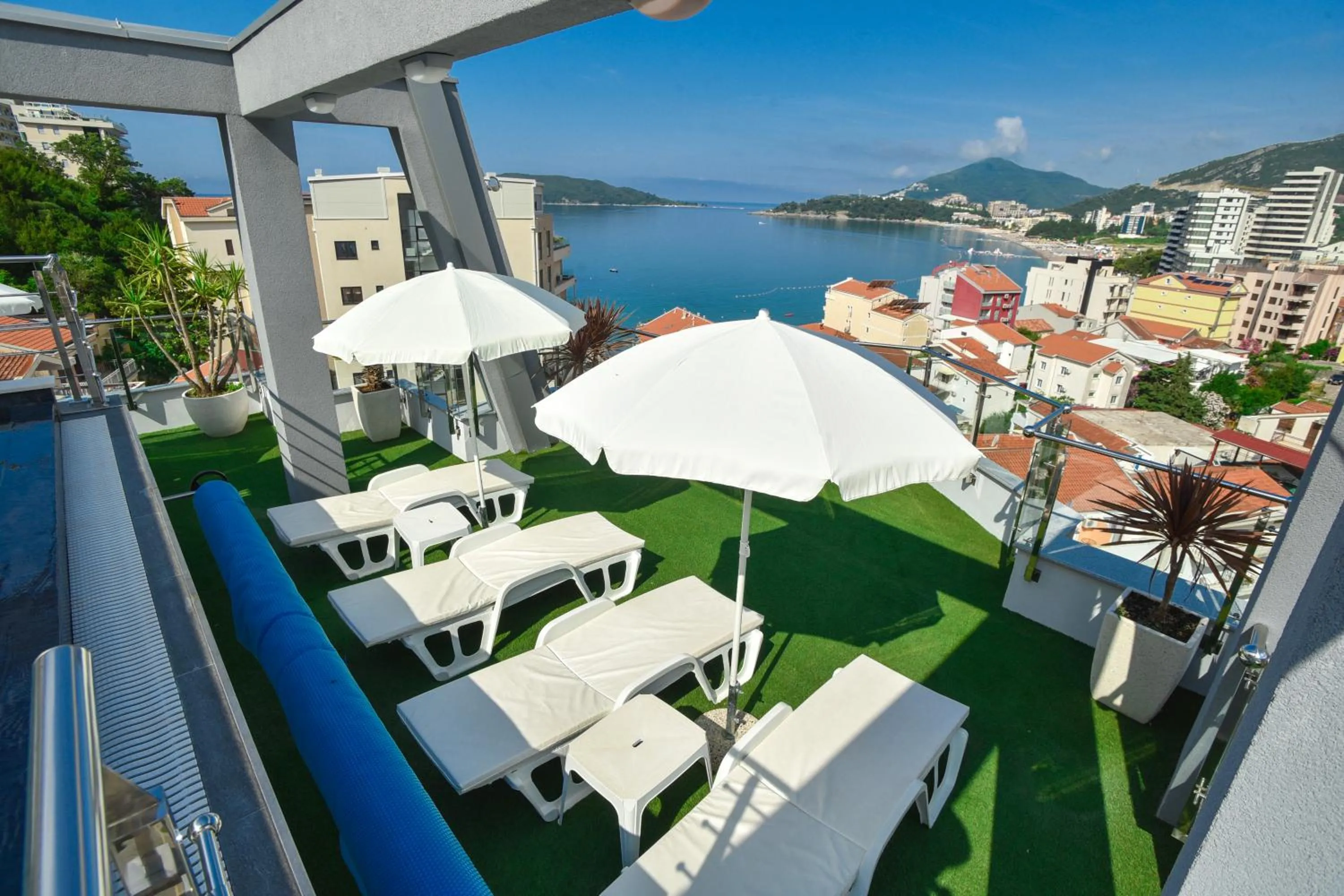 Swimming pool in Hotel La mer