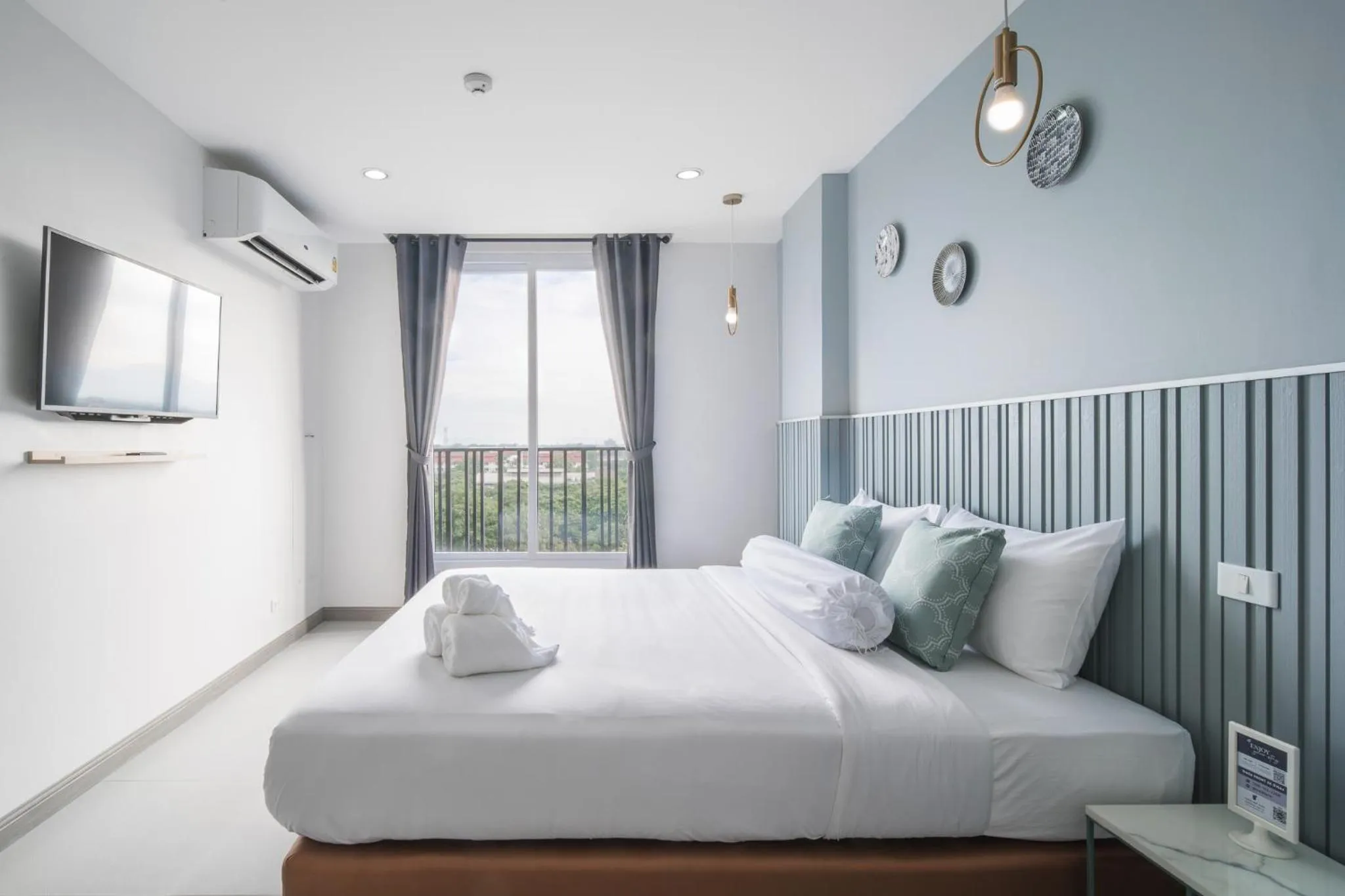 Bed in Tree Tara hotel