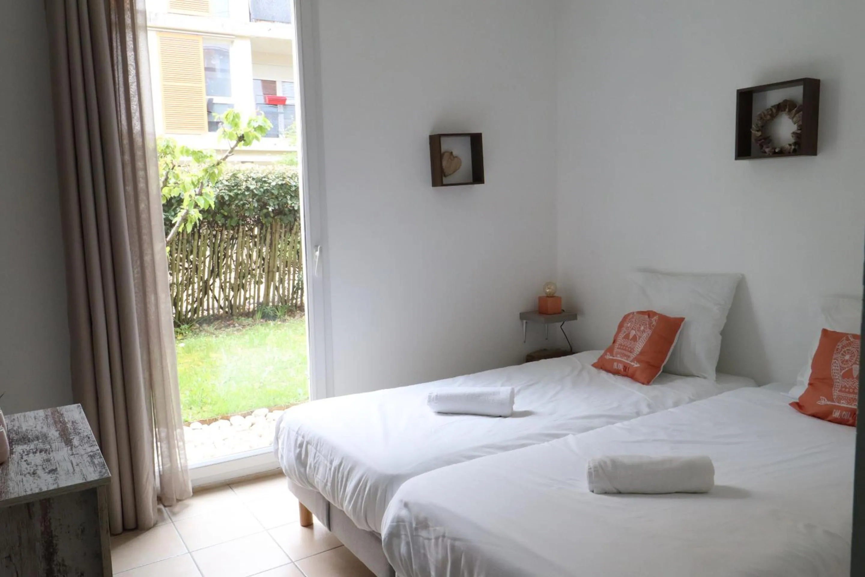 Bedroom, Bed in Appartement Montévrain Proche Disneyland - 6 Pax WIFI Parking