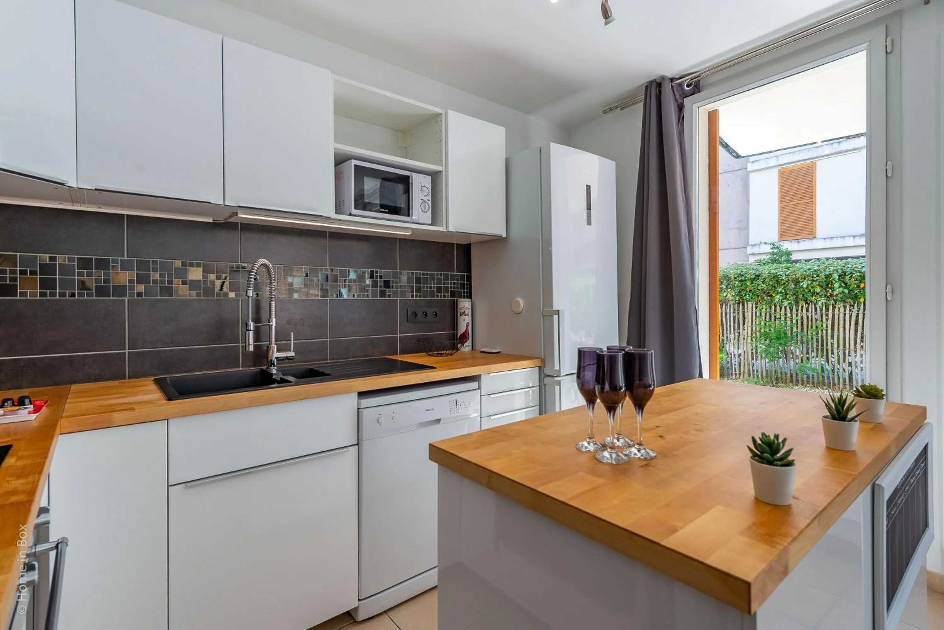 Kitchen or kitchenette in Appartement Montévrain Proche Disneyland - 6 Pax WIFI Parking