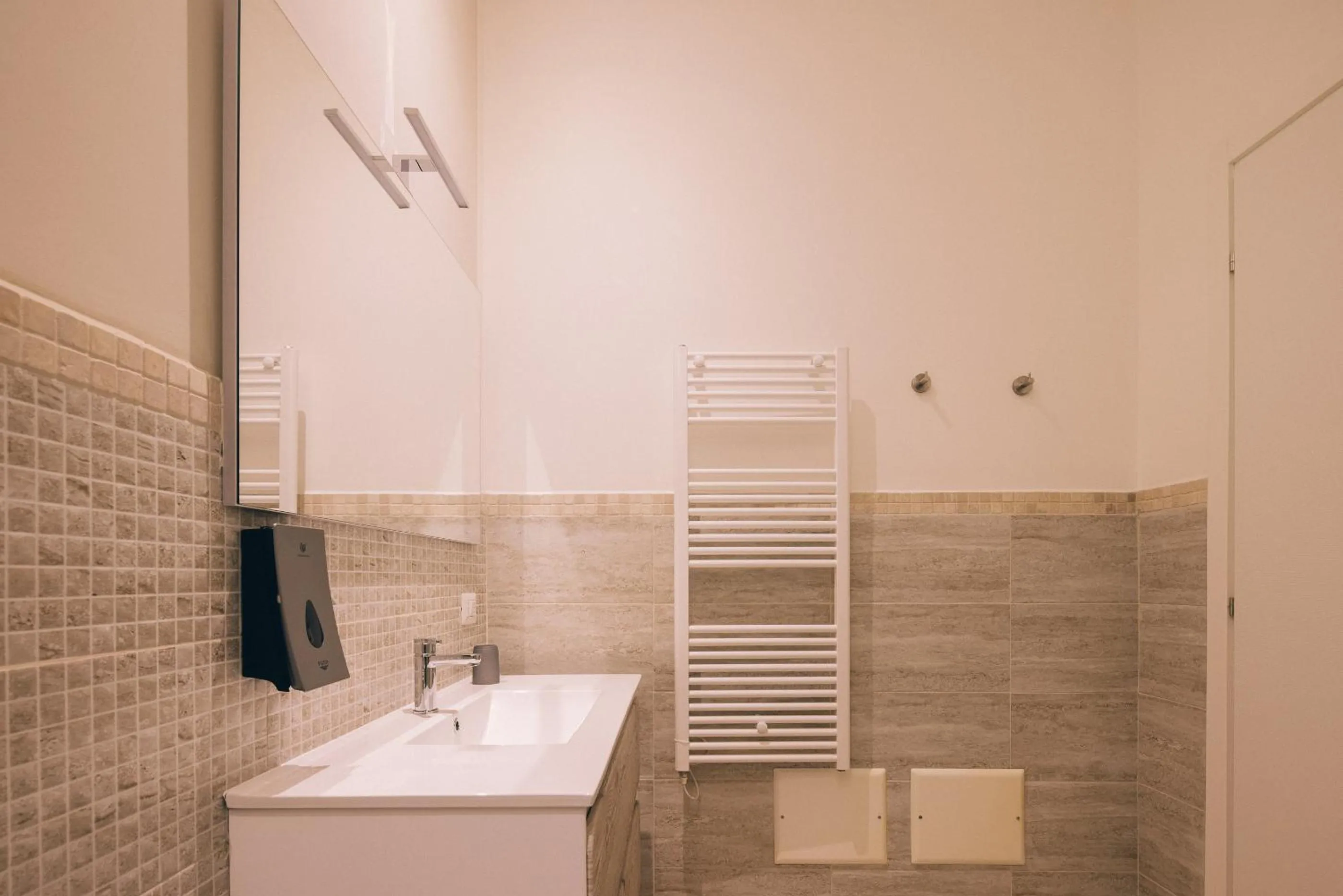 La Promenade Rooms & Suites