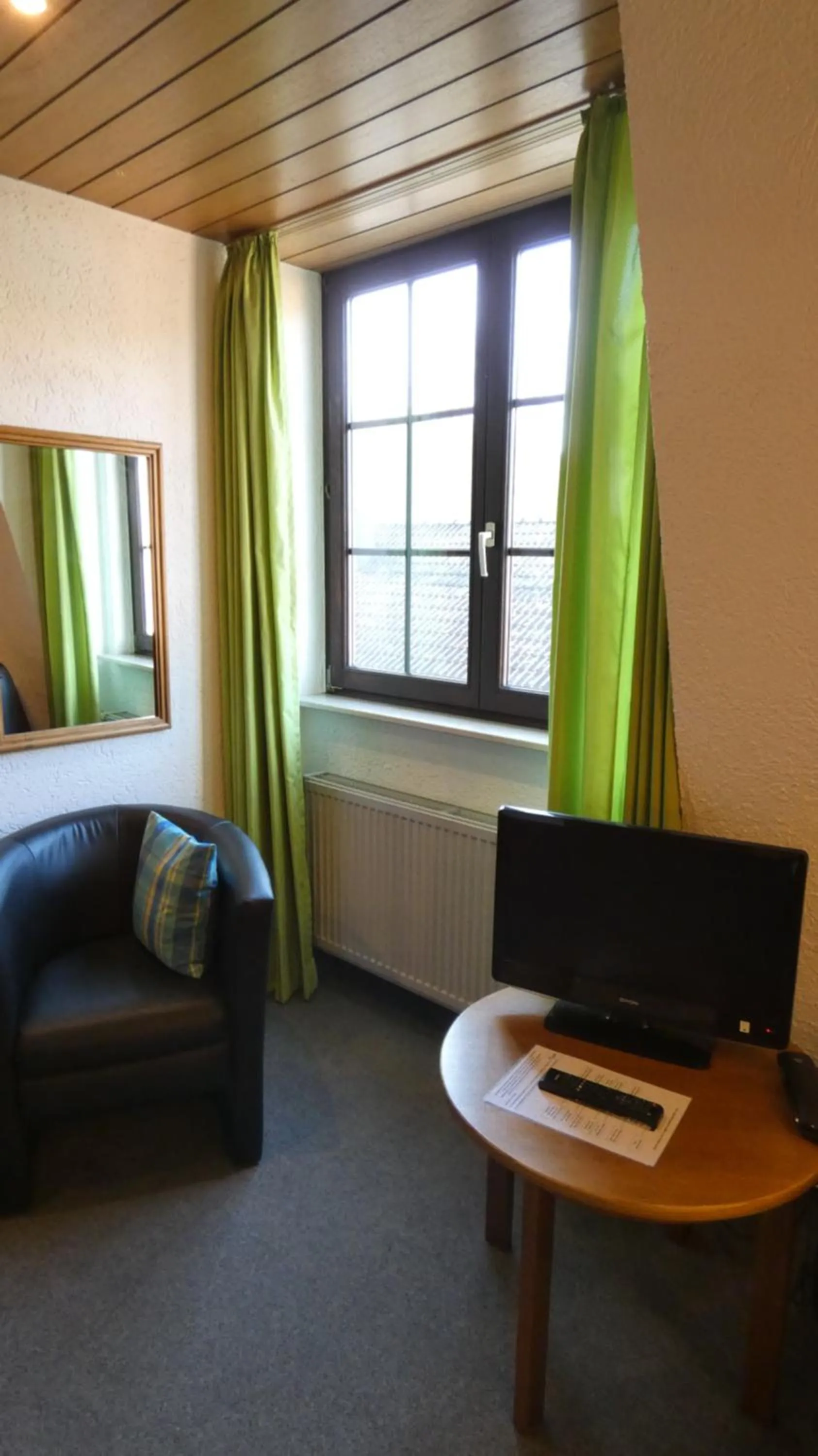 TV and multimedia, Bed in Hotel Burg Breuberg