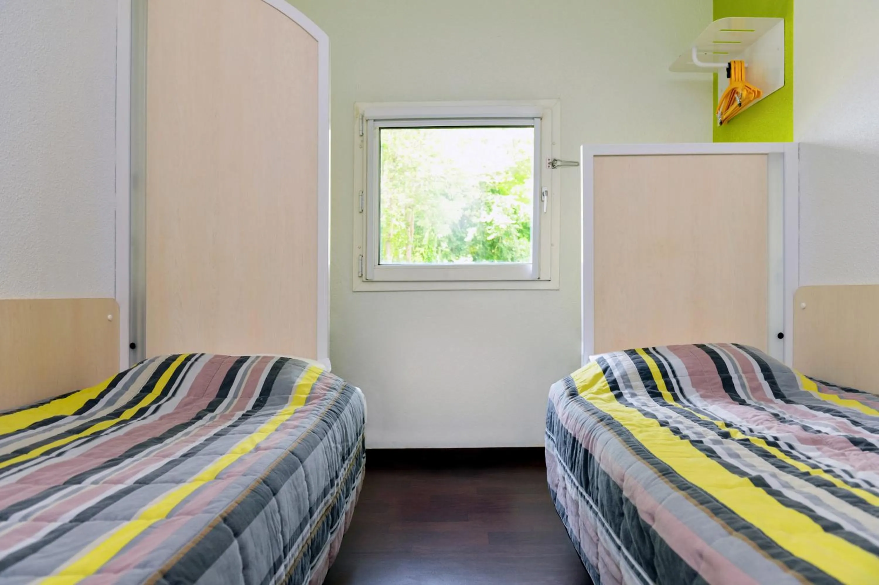 Bed in Unisotel GAP -" Ex HôtelF1"