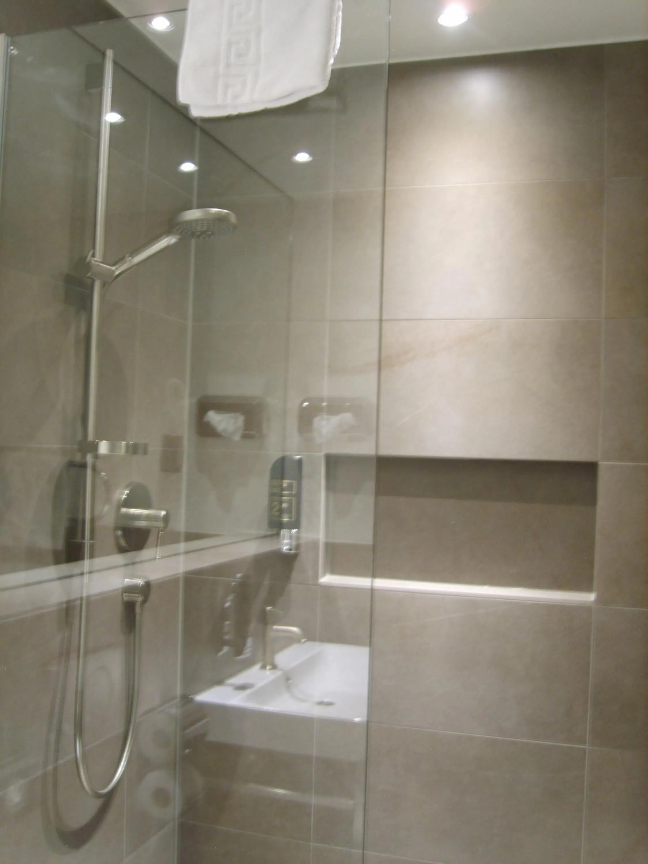 Shower in Hotel Schnookeloch