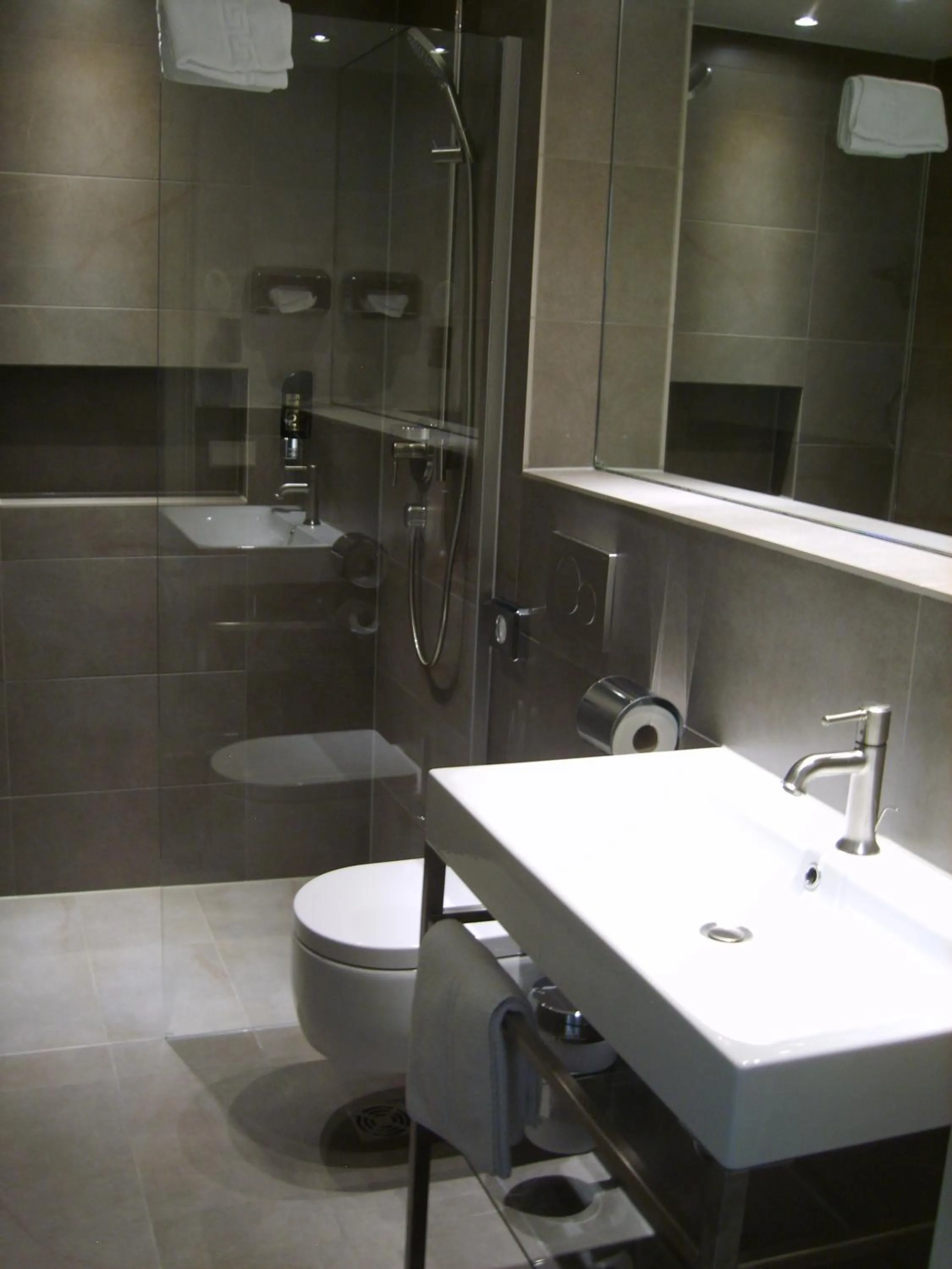 Shower in Hotel Schnookeloch