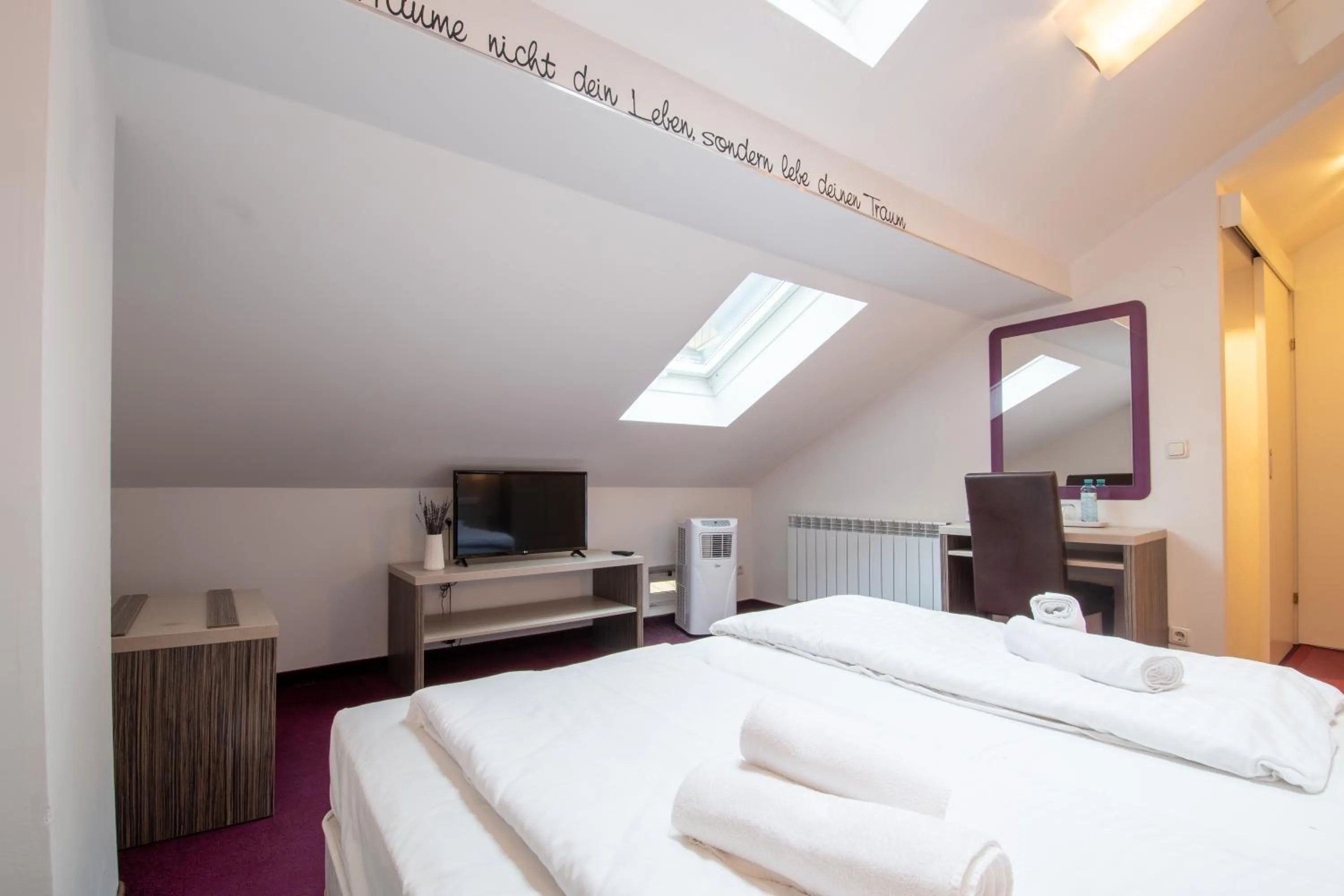 Bed in AMADEA - Cityhotel Salzburg