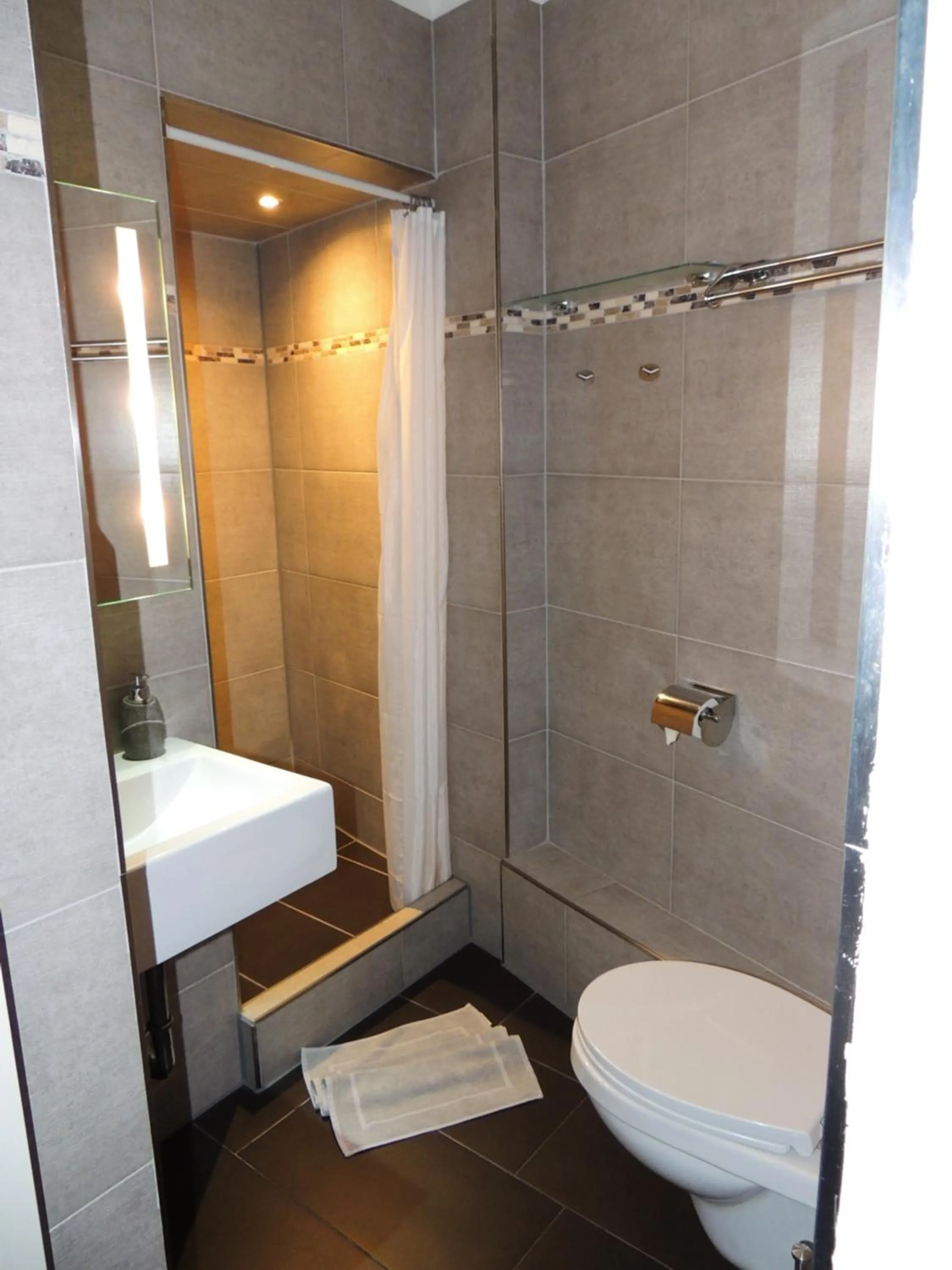 Bathroom in AMADEA - Cityhotel Salzburg