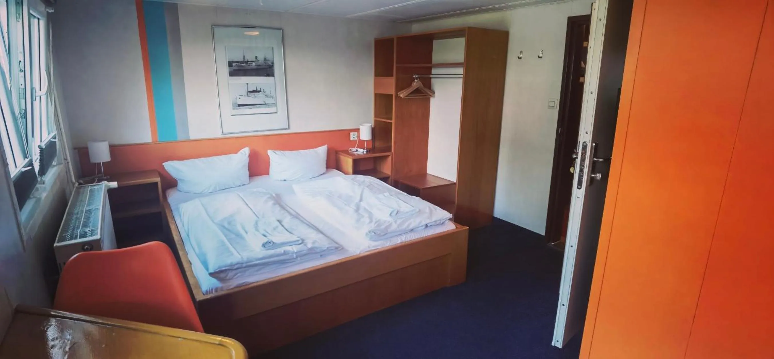 Toilet, Bed in Shipotel-Berlin GmbH, Shipotel Eastern & Shipotel Western