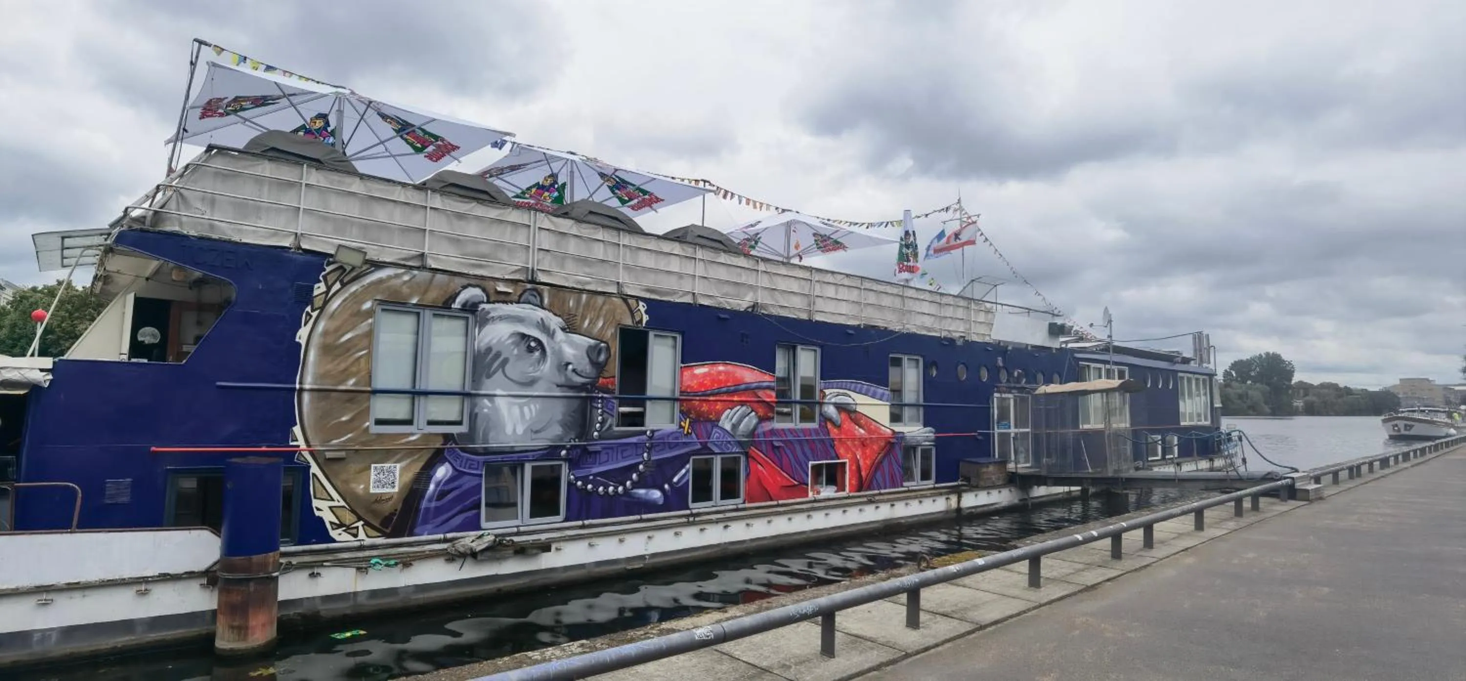 Property building in Shipotel-Berlin GmbH, Shipotel Eastern & Shipotel Western