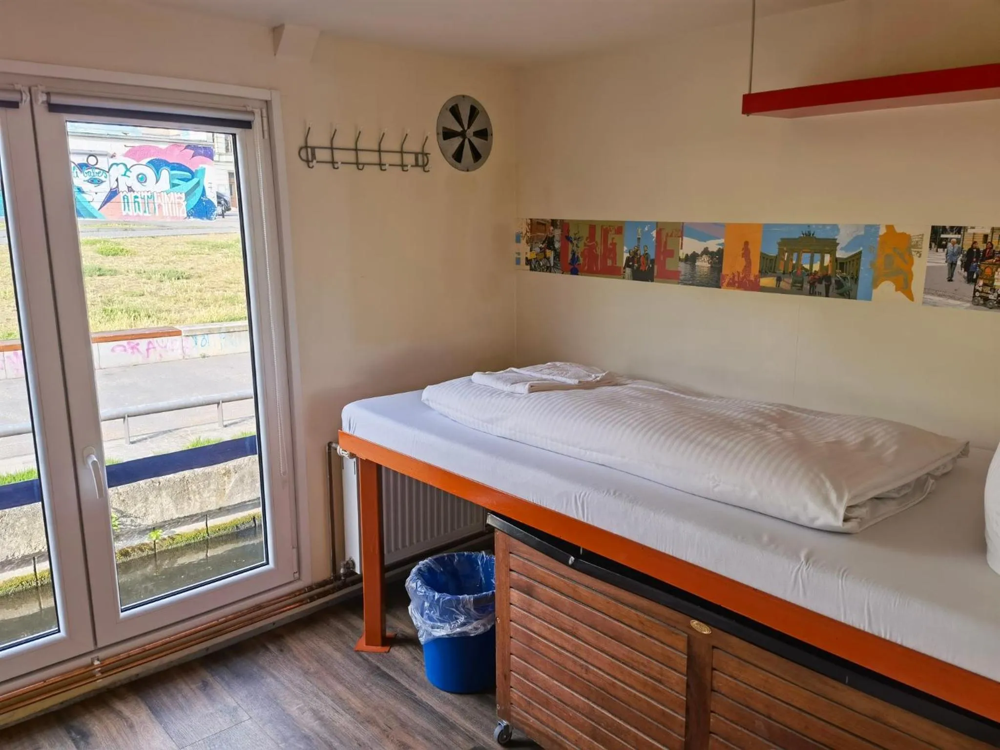 City view, Bed in Shipotel-Berlin GmbH, Shipotel Eastern & Shipotel Western