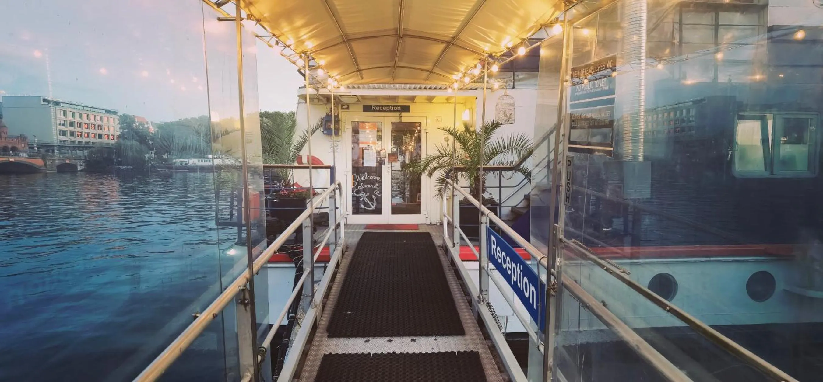 Facade/entrance in Shipotel-Berlin GmbH, Shipotel Eastern & Shipotel Western