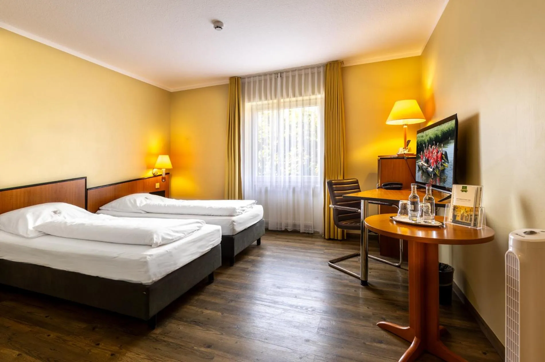 Photo of the whole room, Bed in Sport- und Tagungshotel De Poort