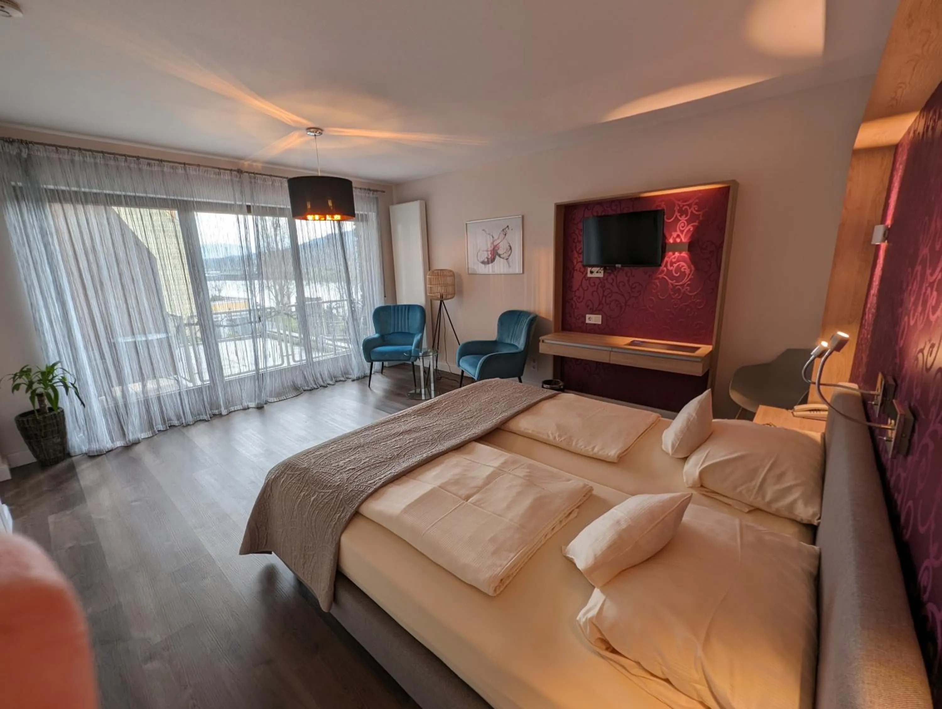 Photo of the whole room, Bed in Weinhotel St. Stephanus