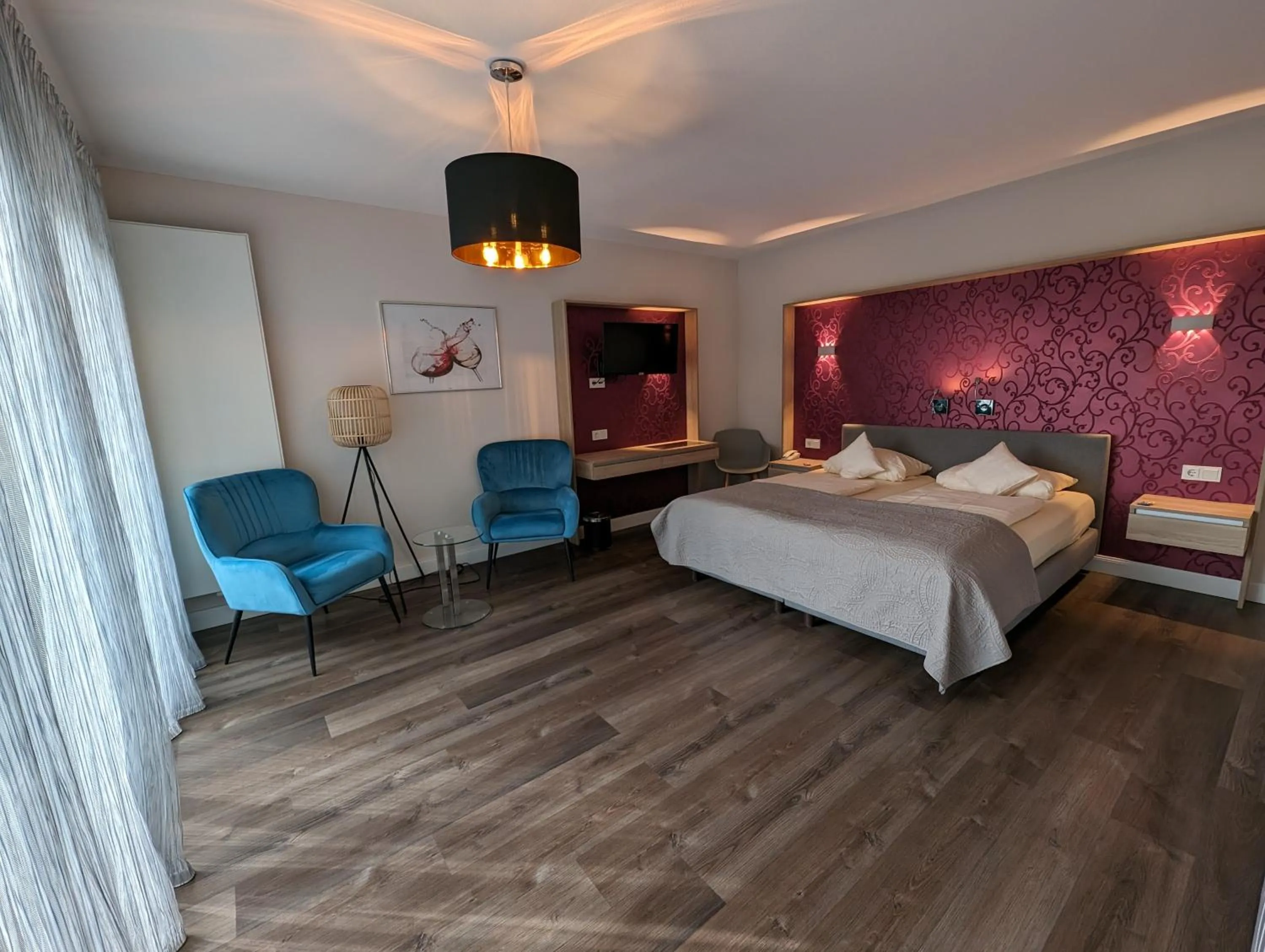 Seating area, Bed in Weinhotel St. Stephanus