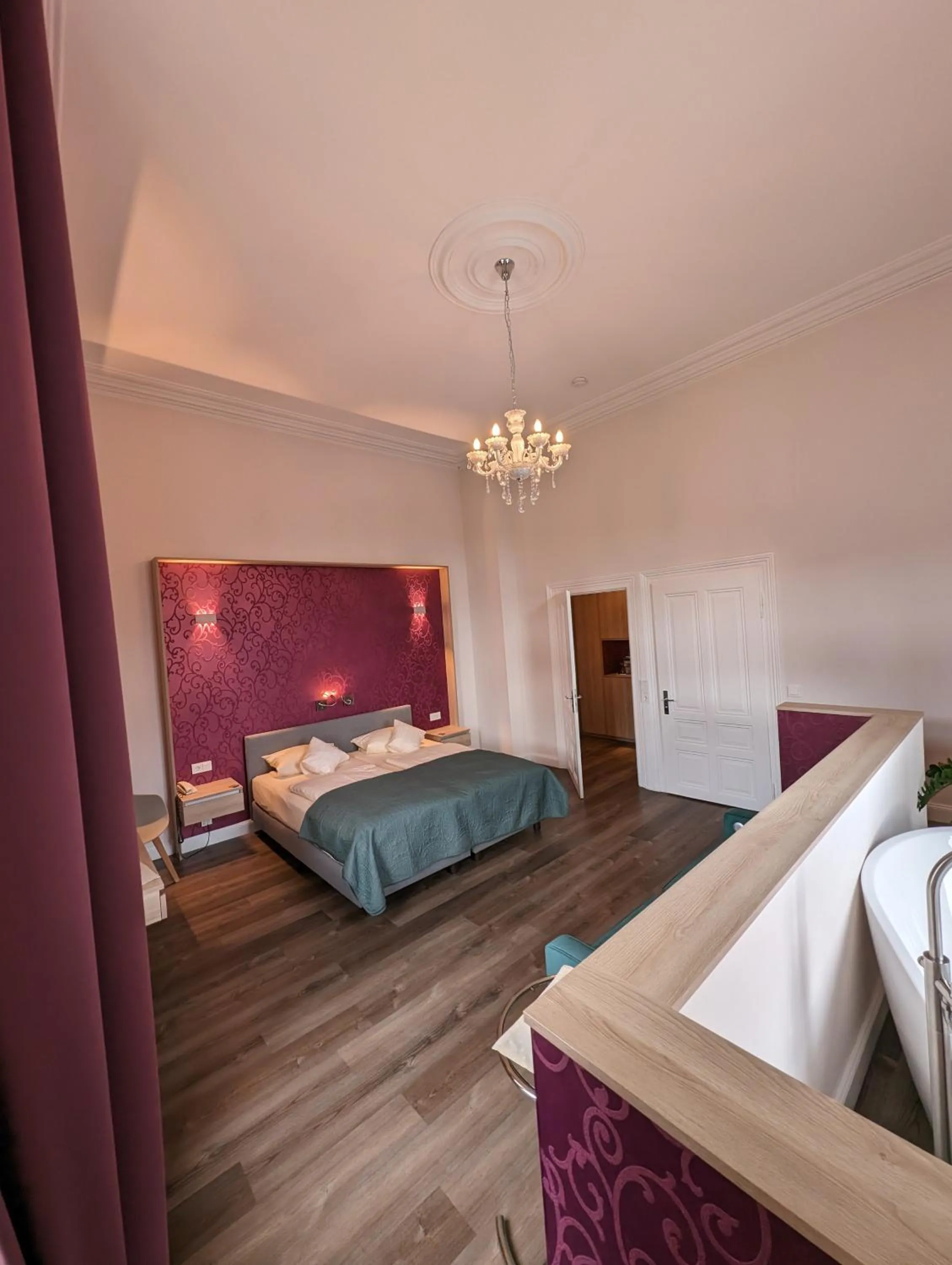 Bed in Weinhotel St. Stephanus