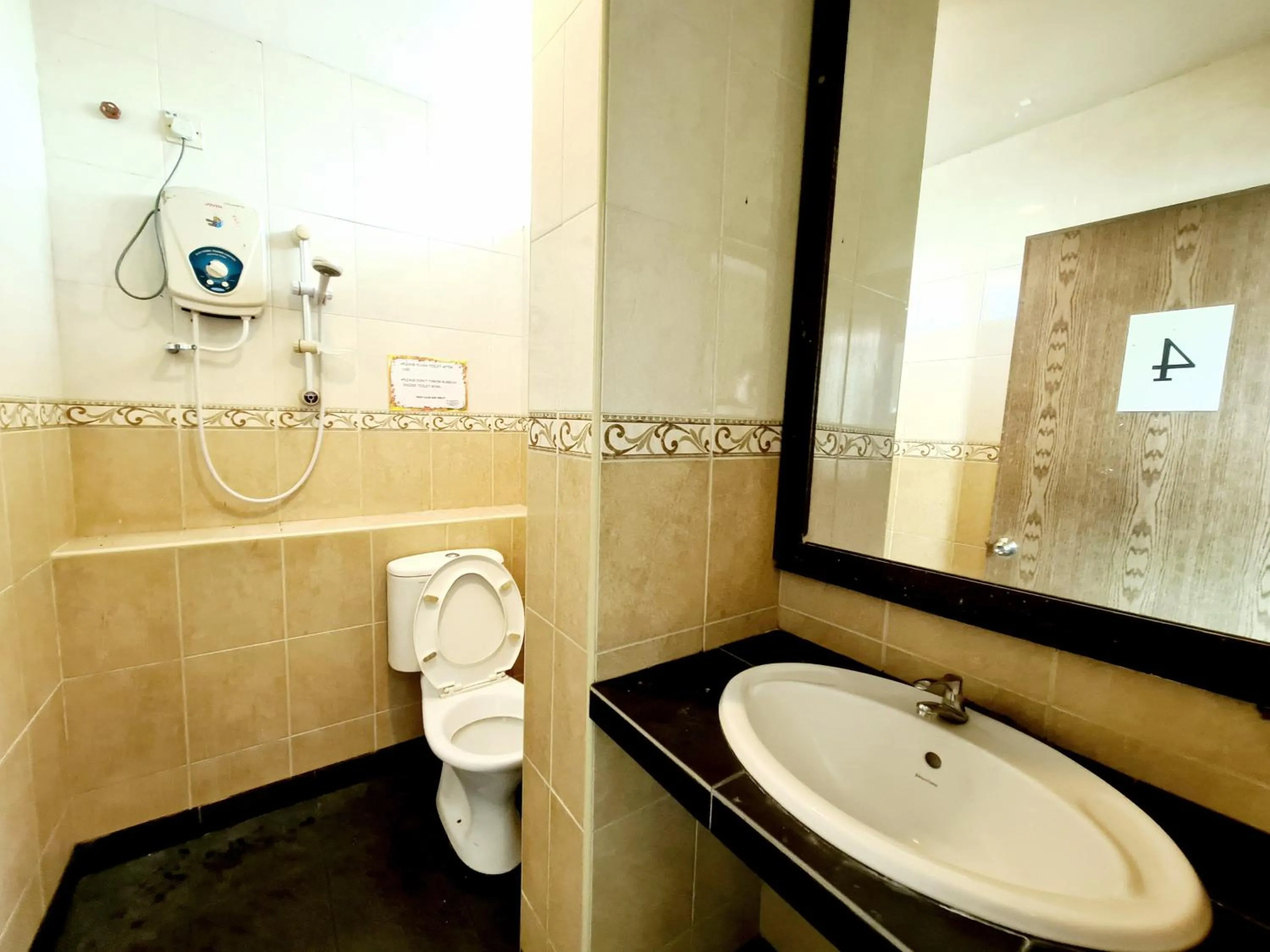 Toilet in Bee Garden & BB Motel - Alor Setar