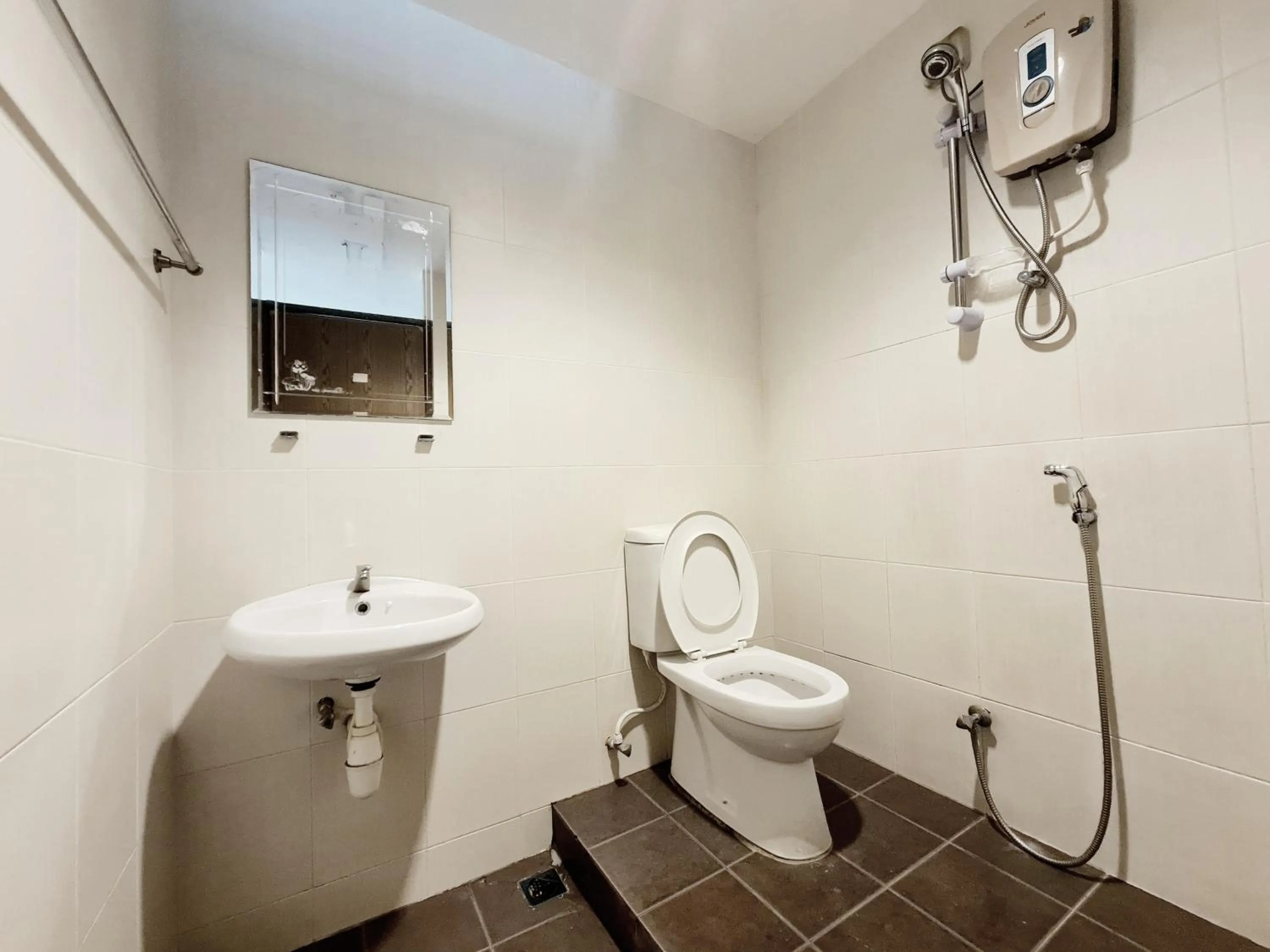 Toilet in Bee Garden & BB Motel - Alor Setar