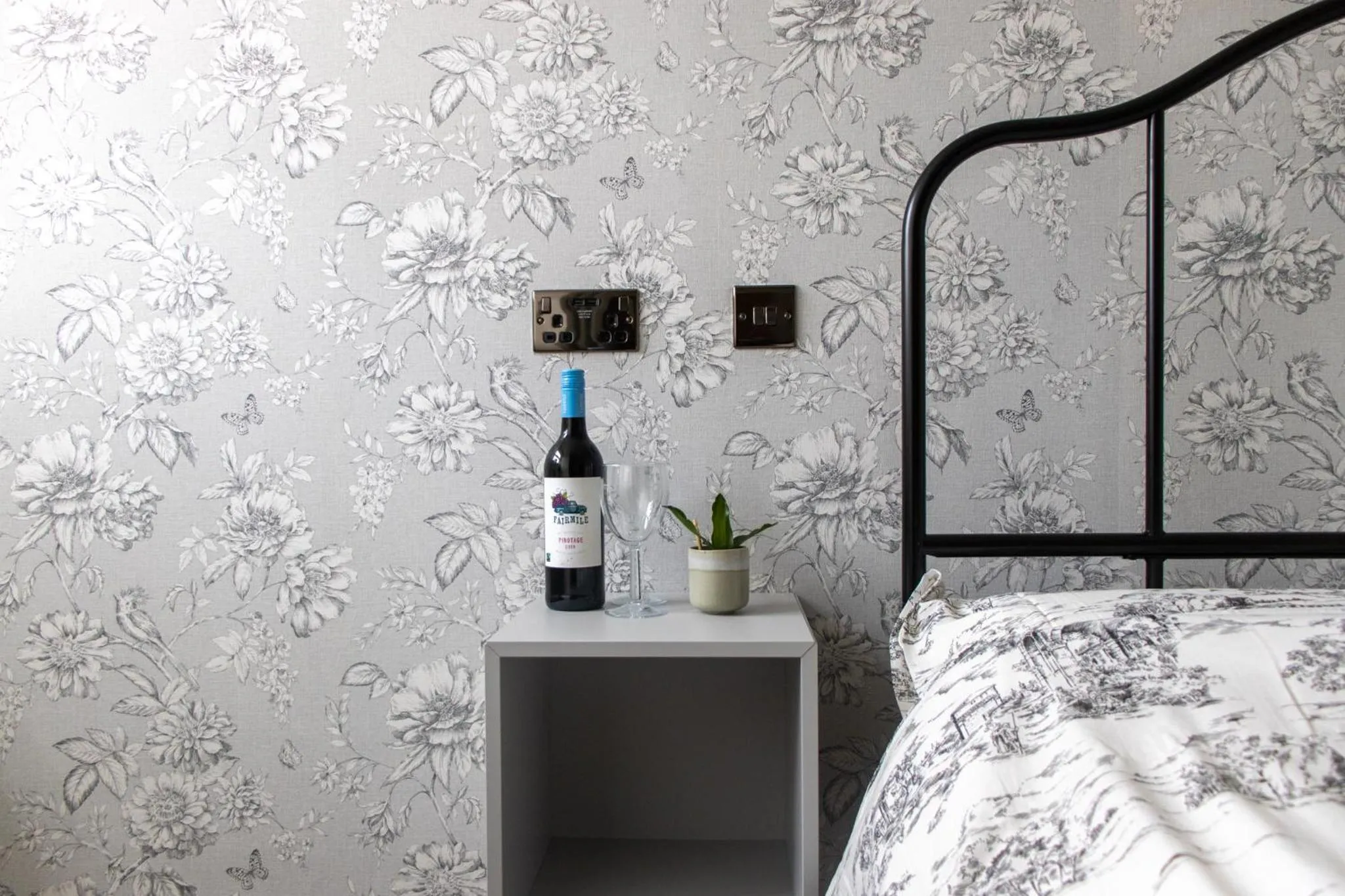 Bed in Burren London Hotel