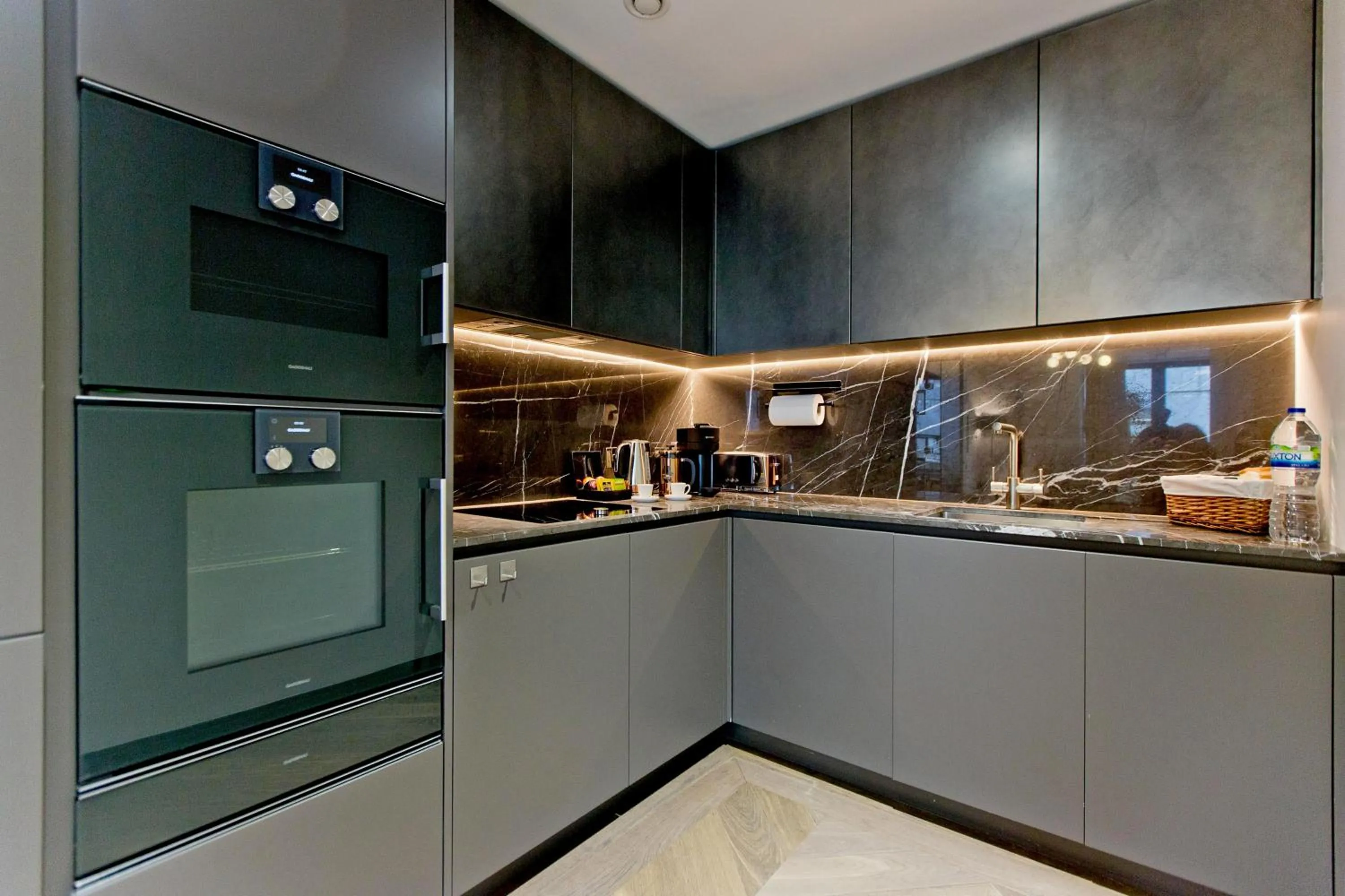 Kitchen or kitchenette in 37GS Residences
