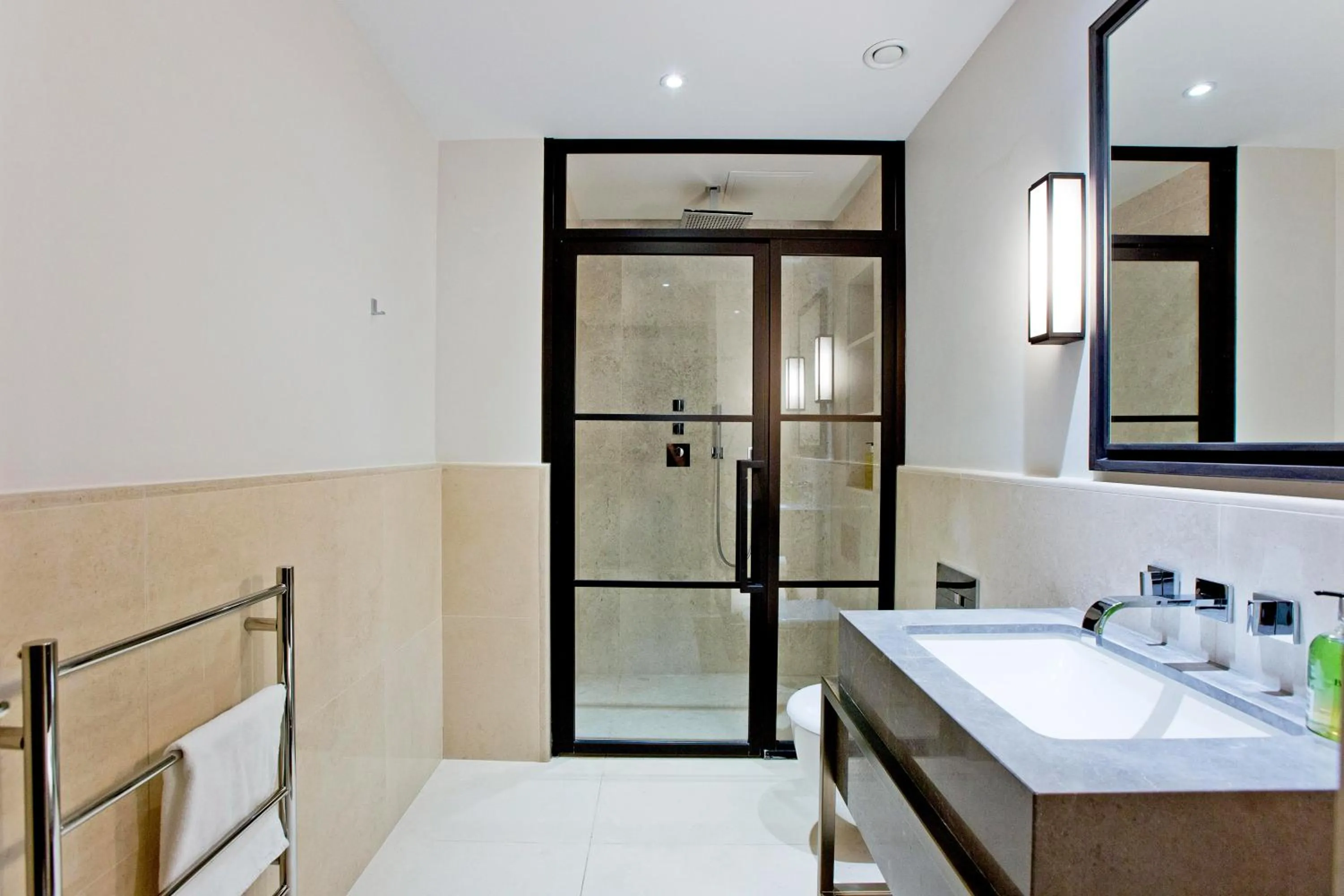 Shower, Bed in 37GS Residences
