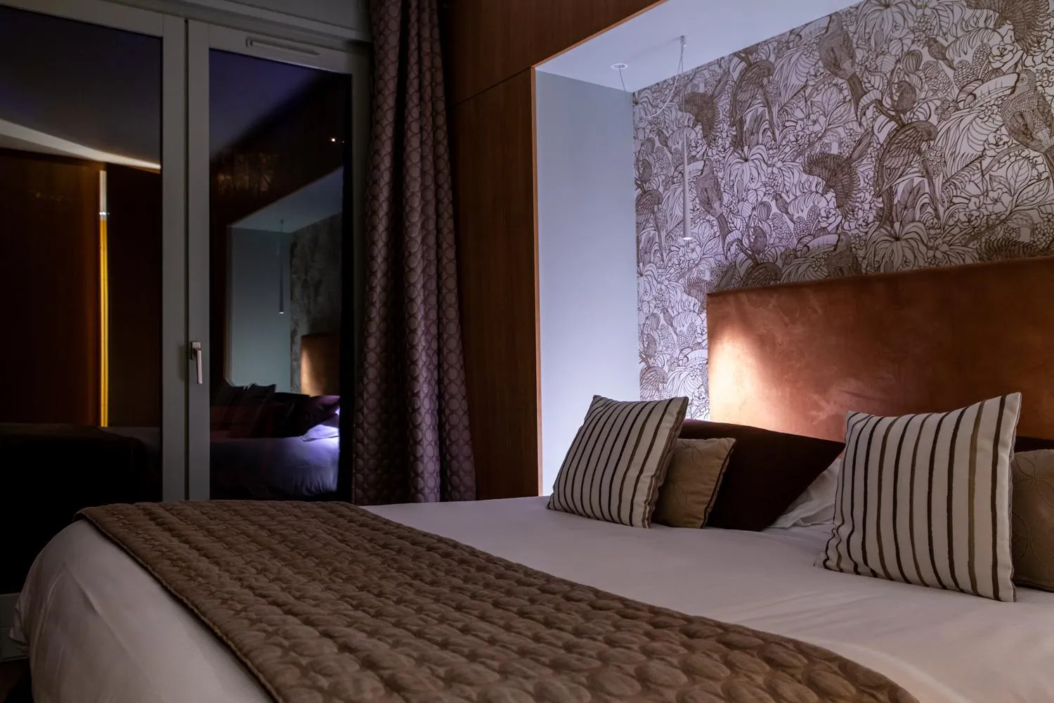 Bed in Logis Hotel Restaurant La Tour