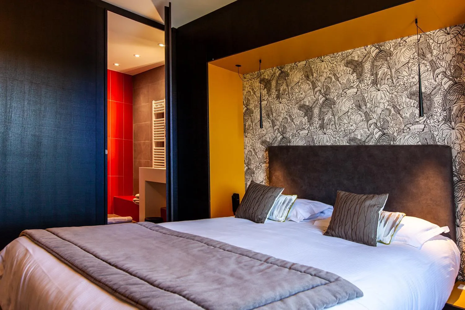 Bed in Logis Hotel Restaurant La Tour