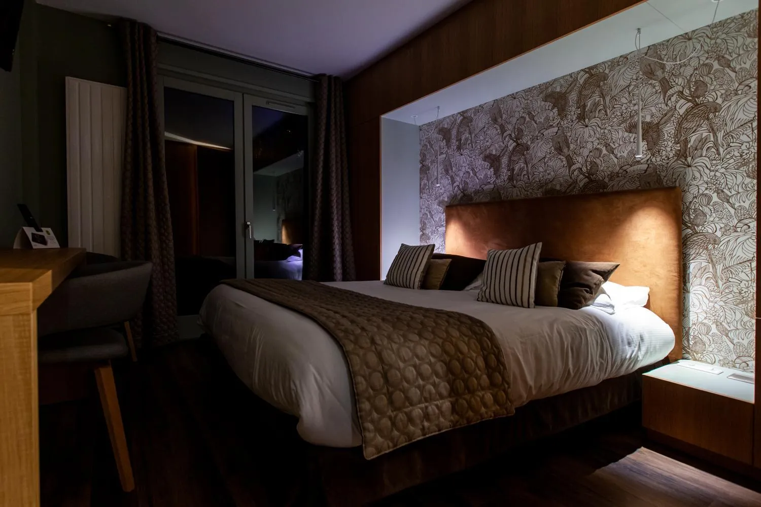 Bed in Logis Hotel Restaurant La Tour