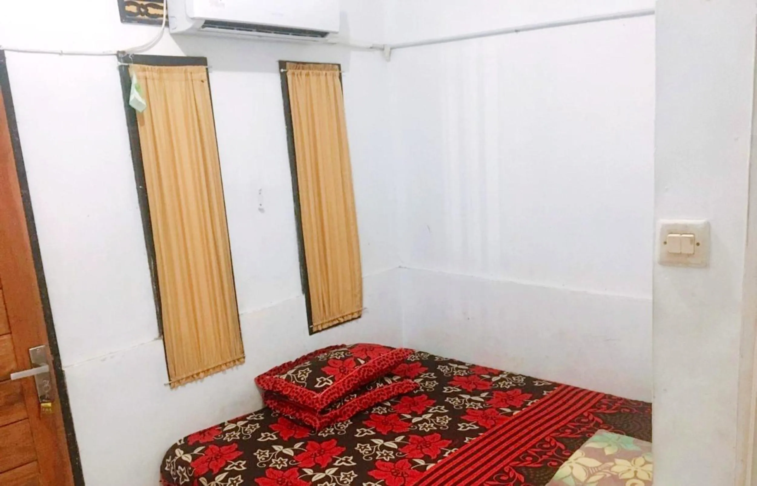 Bedroom, Bed in Penginapan Erbysa