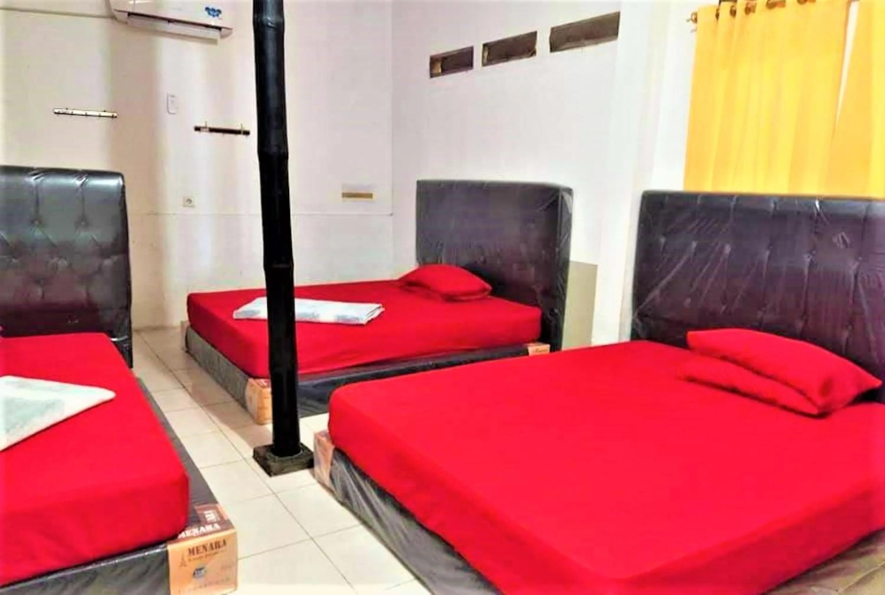 Bedroom, Bed in Penginapan Erbysa