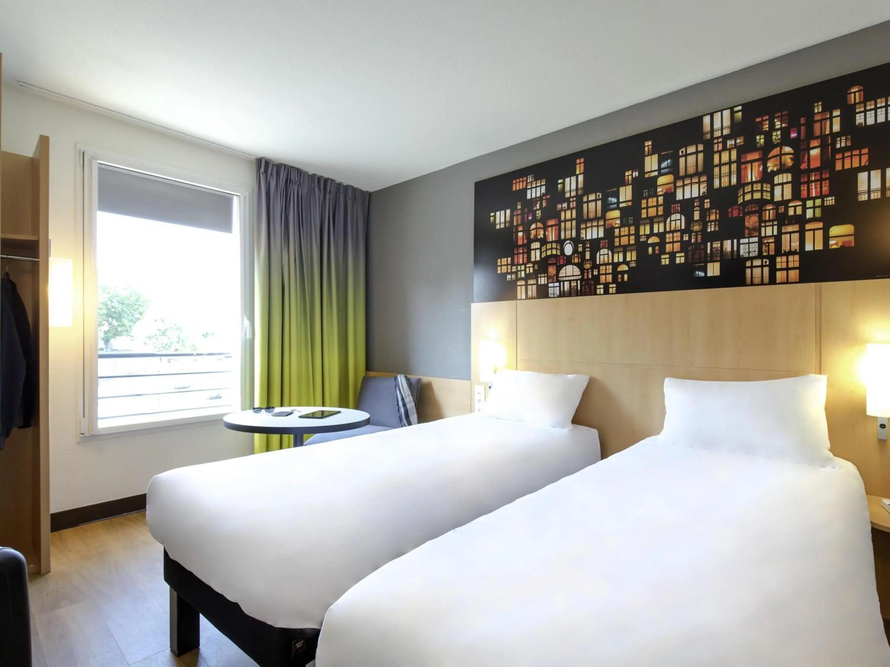 Bedroom, Bed in ibis Lyon Sud Vienne Saint-Louis