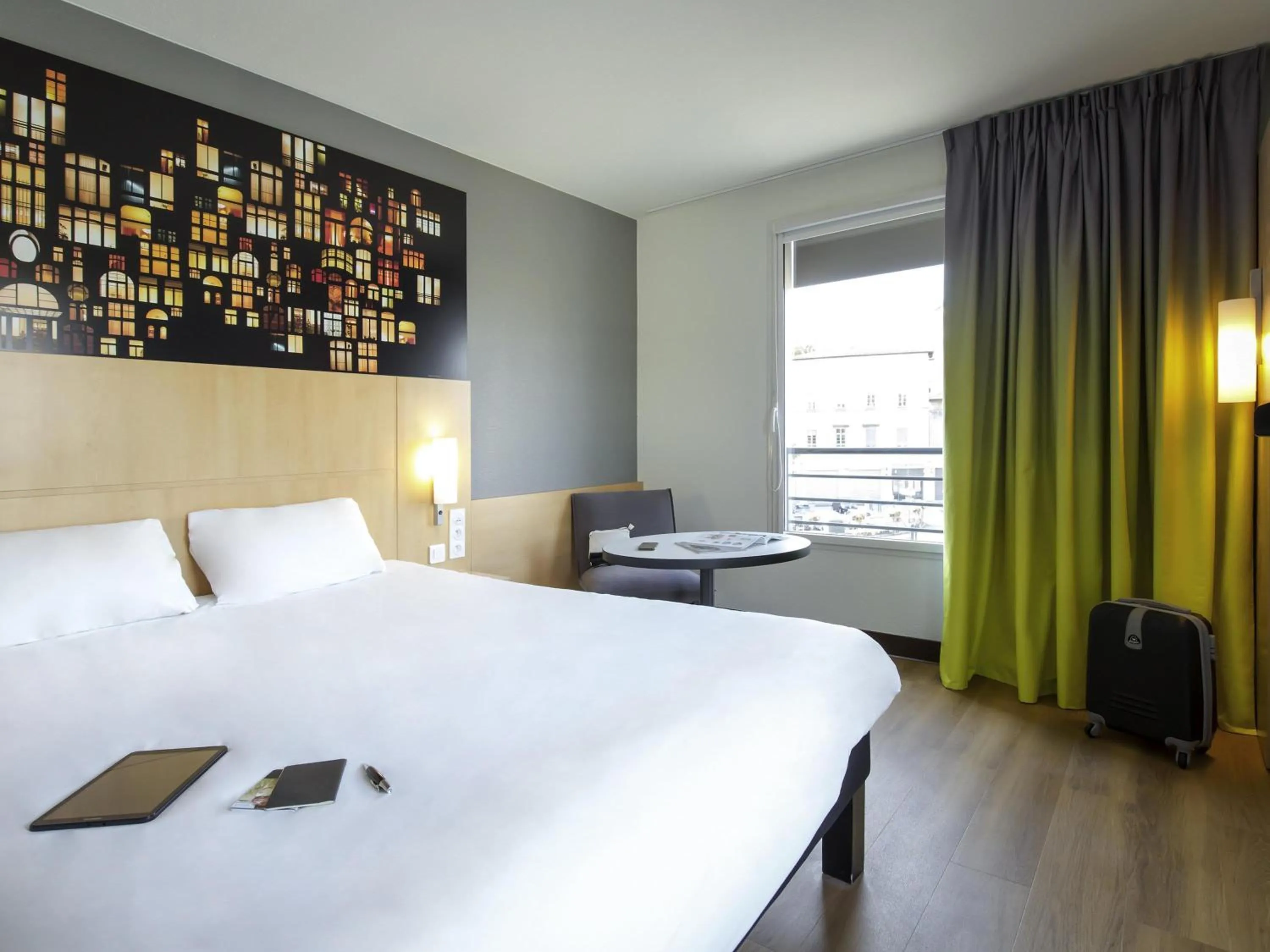 Bedroom, Bed in ibis Lyon Sud Vienne Saint-Louis