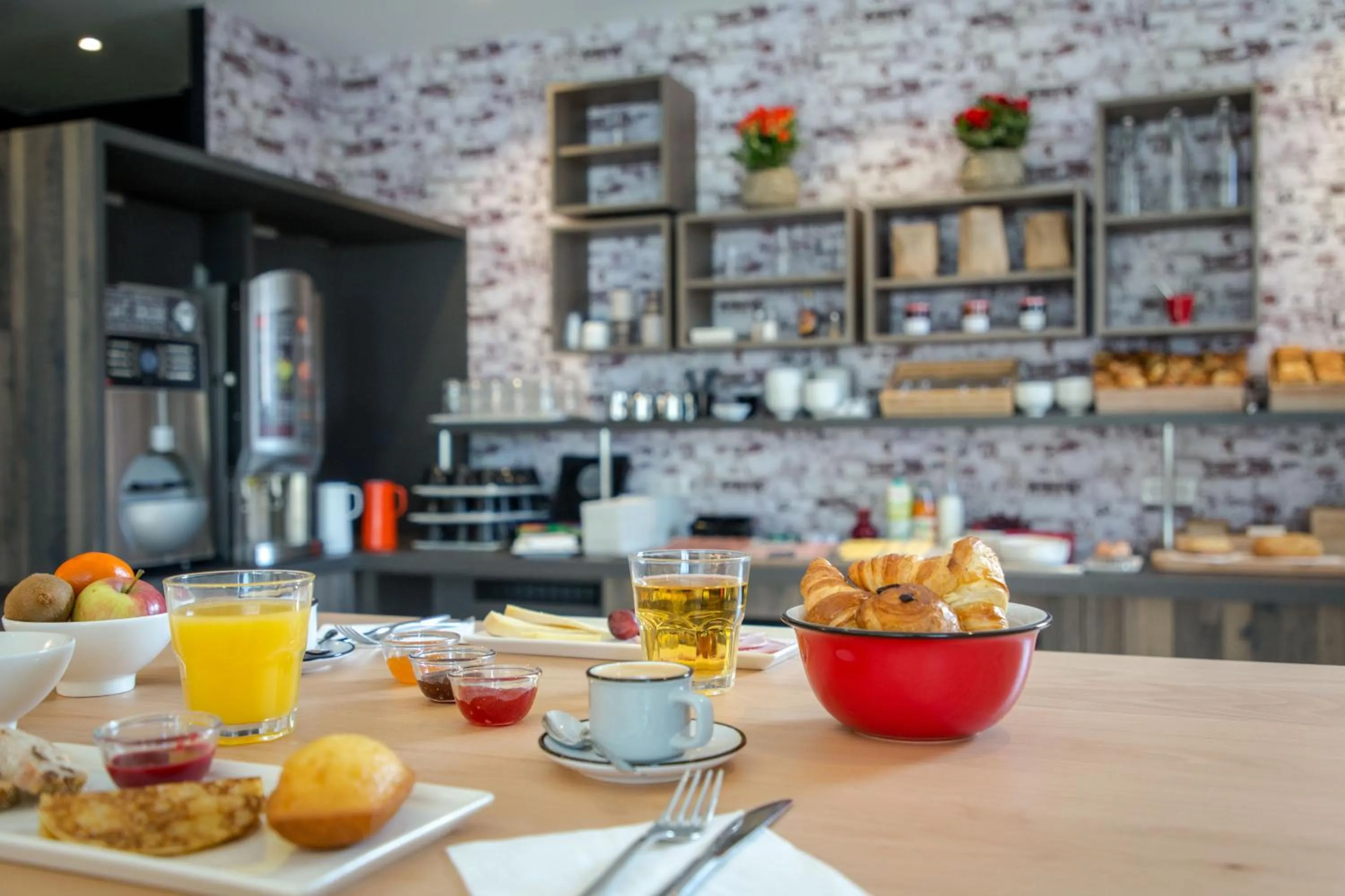 Buffet breakfast in ibis Lyon Sud Vienne Saint-Louis