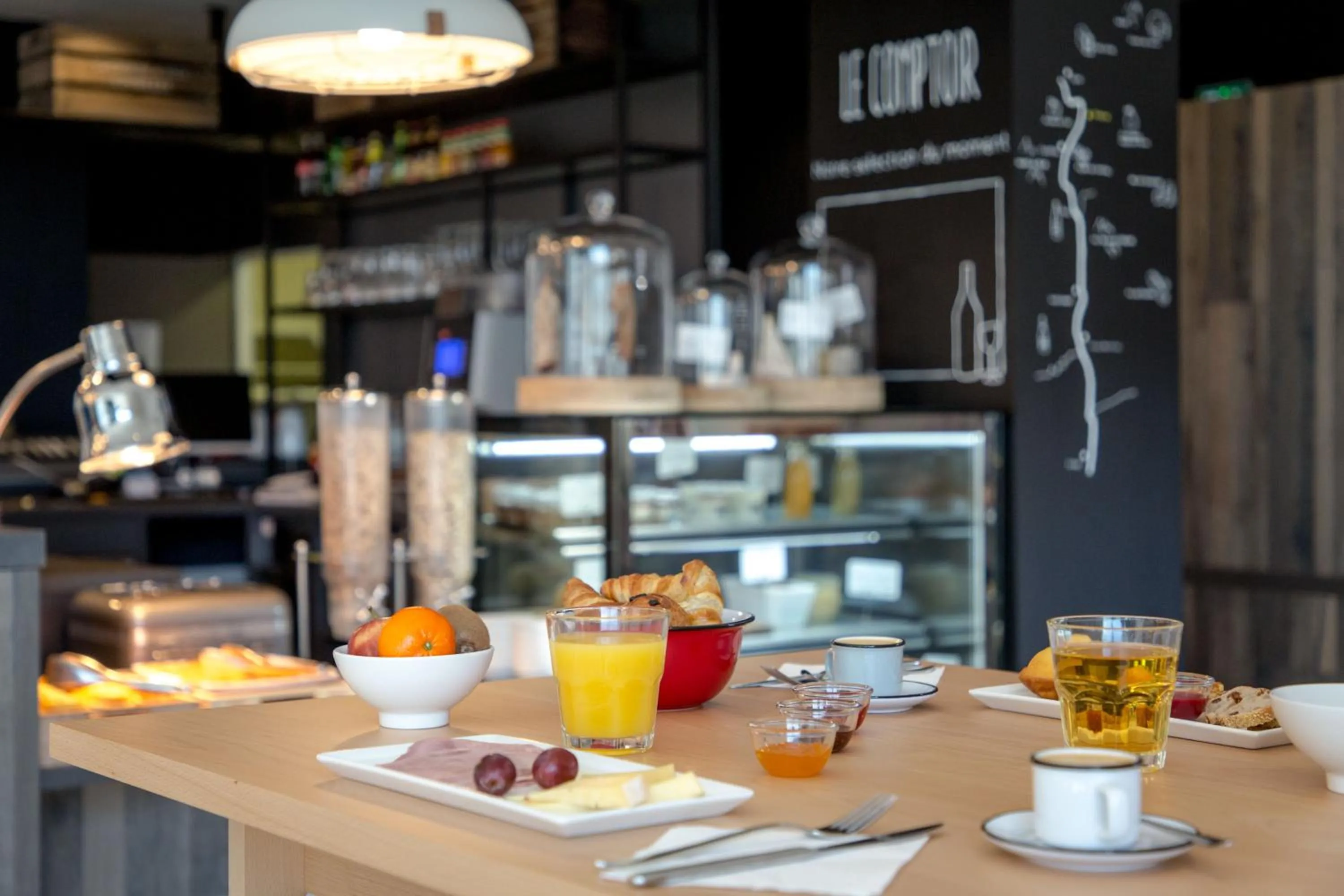 Buffet breakfast in ibis Lyon Sud Vienne Saint-Louis