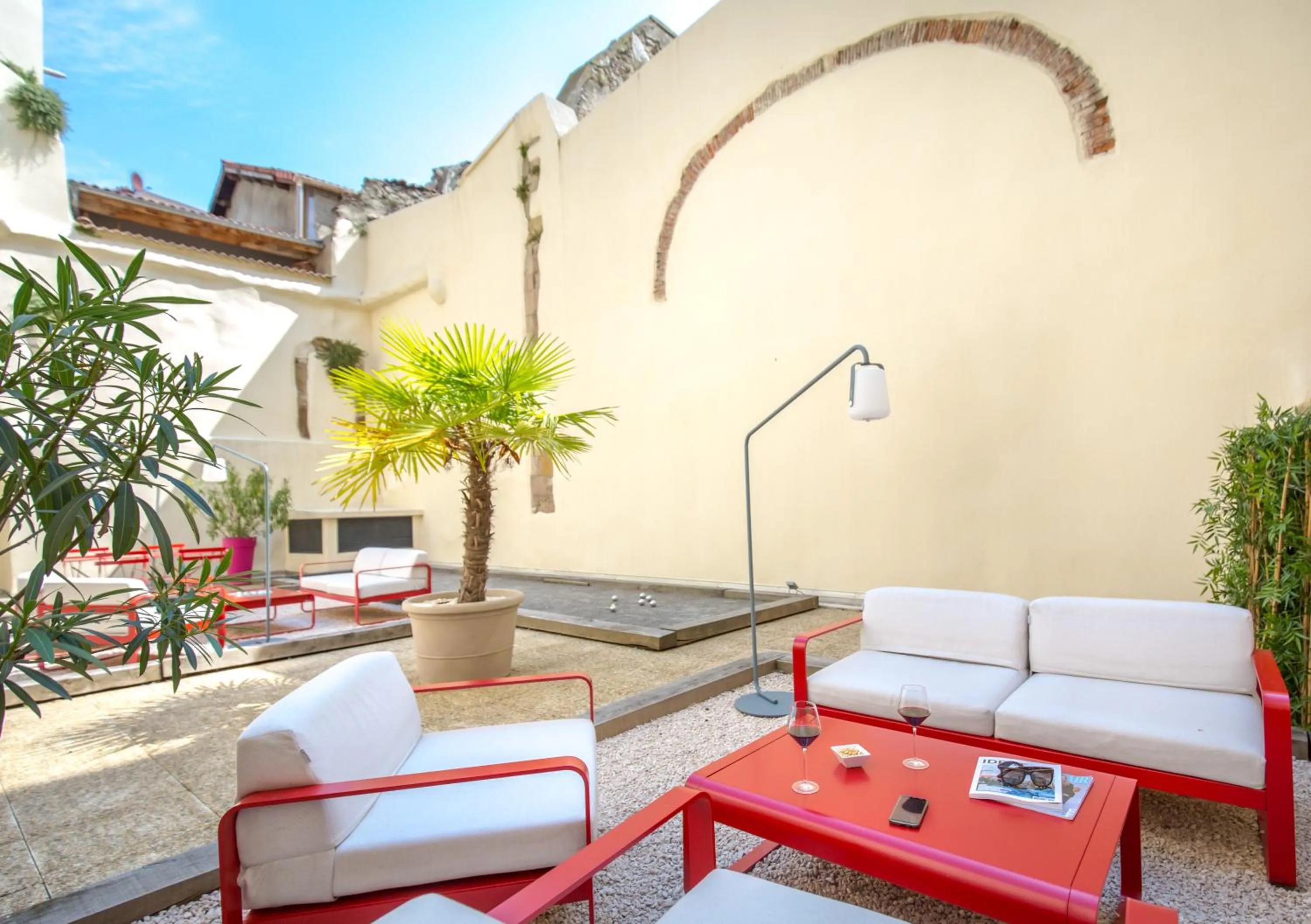 Patio in ibis Lyon Sud Vienne Saint-Louis