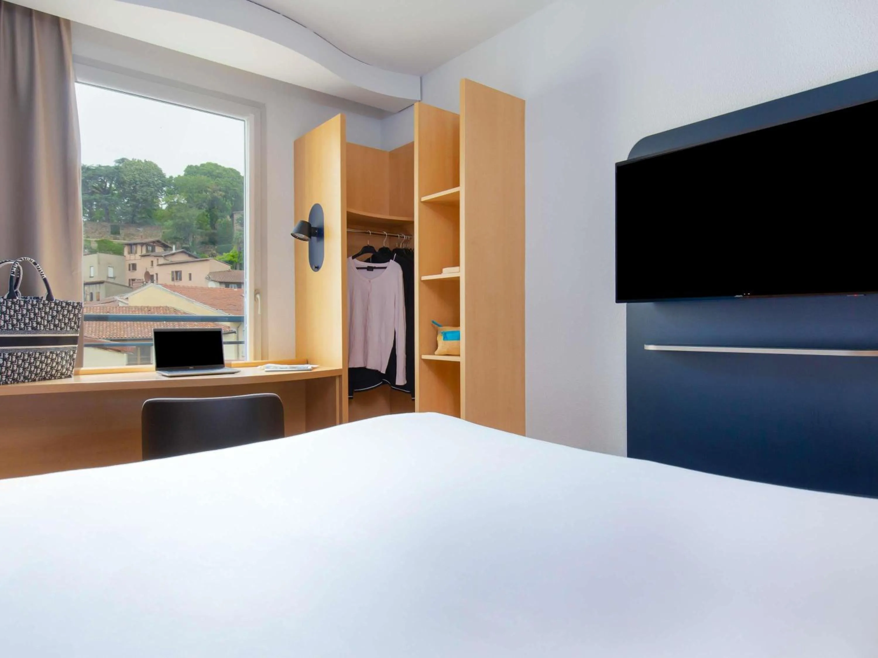 Bedroom, Bed in ibis Lyon Sud Vienne Saint-Louis